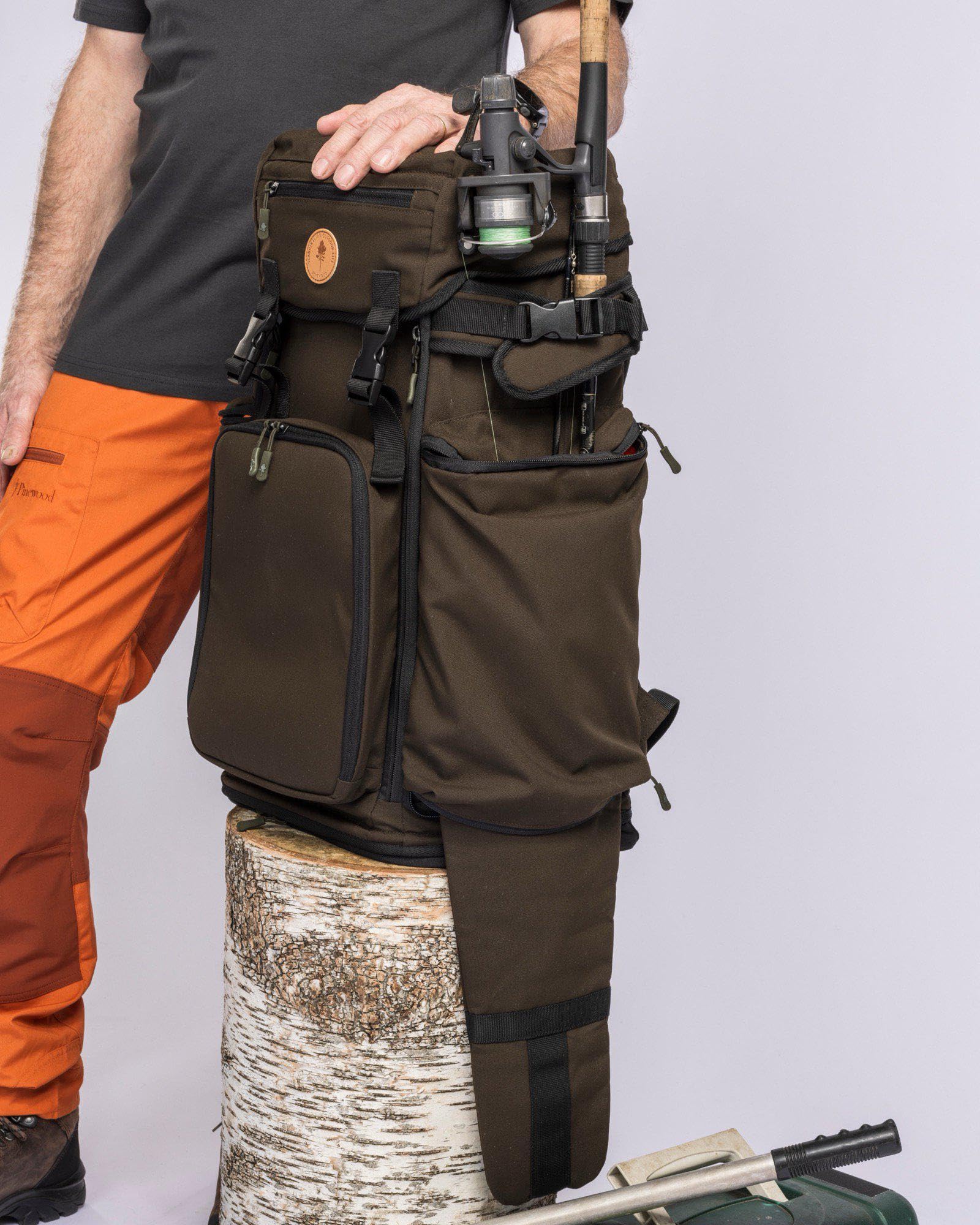 Pinewood unisex Wildmark Rucksack - Jagdrucksack mit praktischen Taschen - kann in einen Stuhl verwandelt werden, ideal für die Jagd, Wandern und Angeln - strapazierfähig