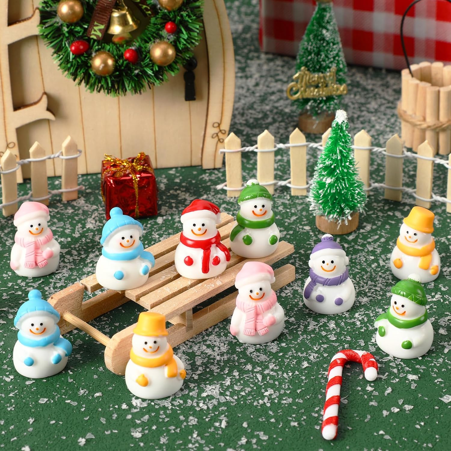 JUNEBRUSHS 50 Pcs Mini Resin Snowman, Christmas Snowman Figurines Winter Miniature Snowmen Ornaments for Christmas DIY Craft Fairy Garden Dollhouse Decor image 4