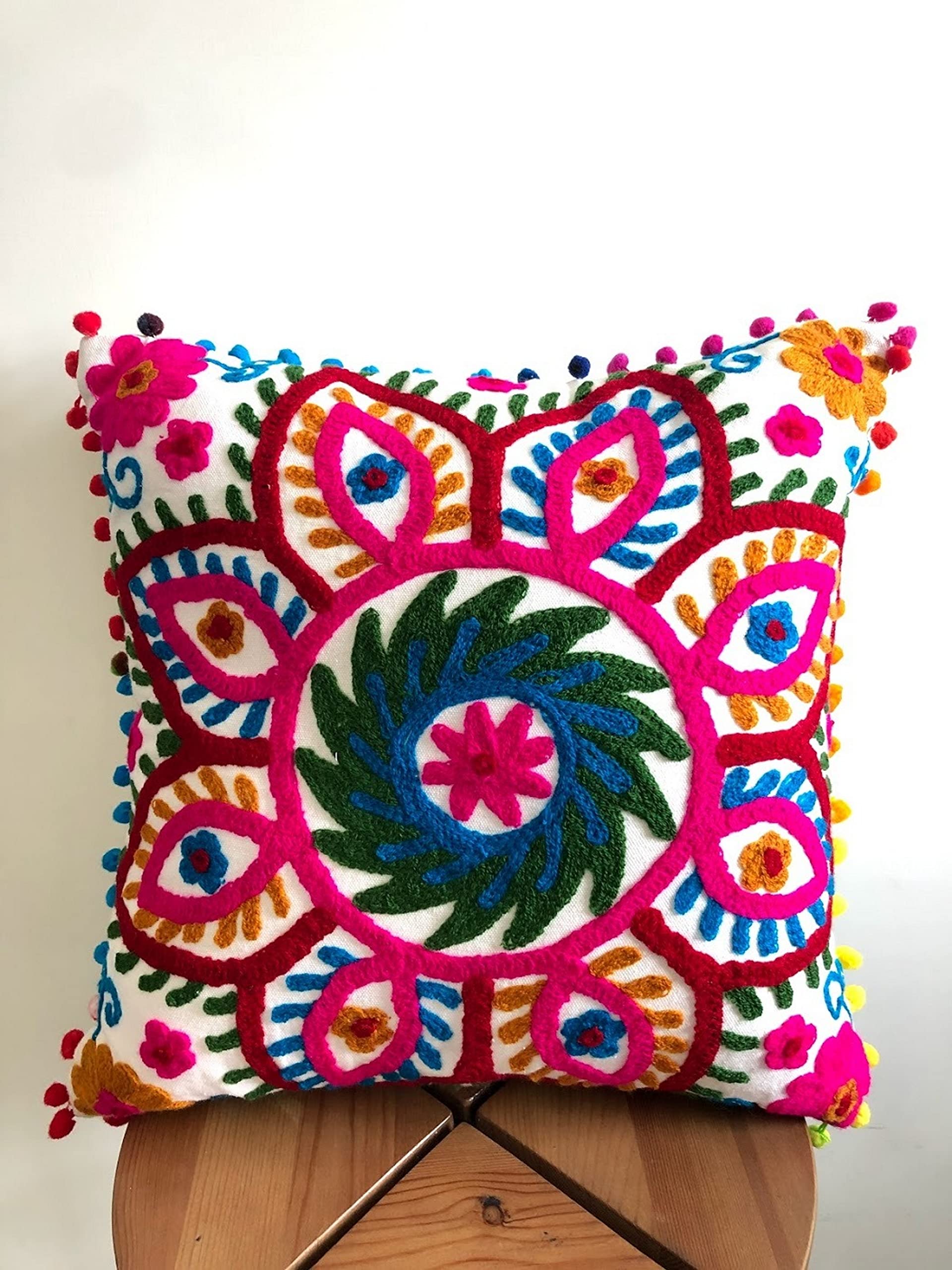 Housse de coussin décorative à pompons Uzani brodée main pour un confort durable