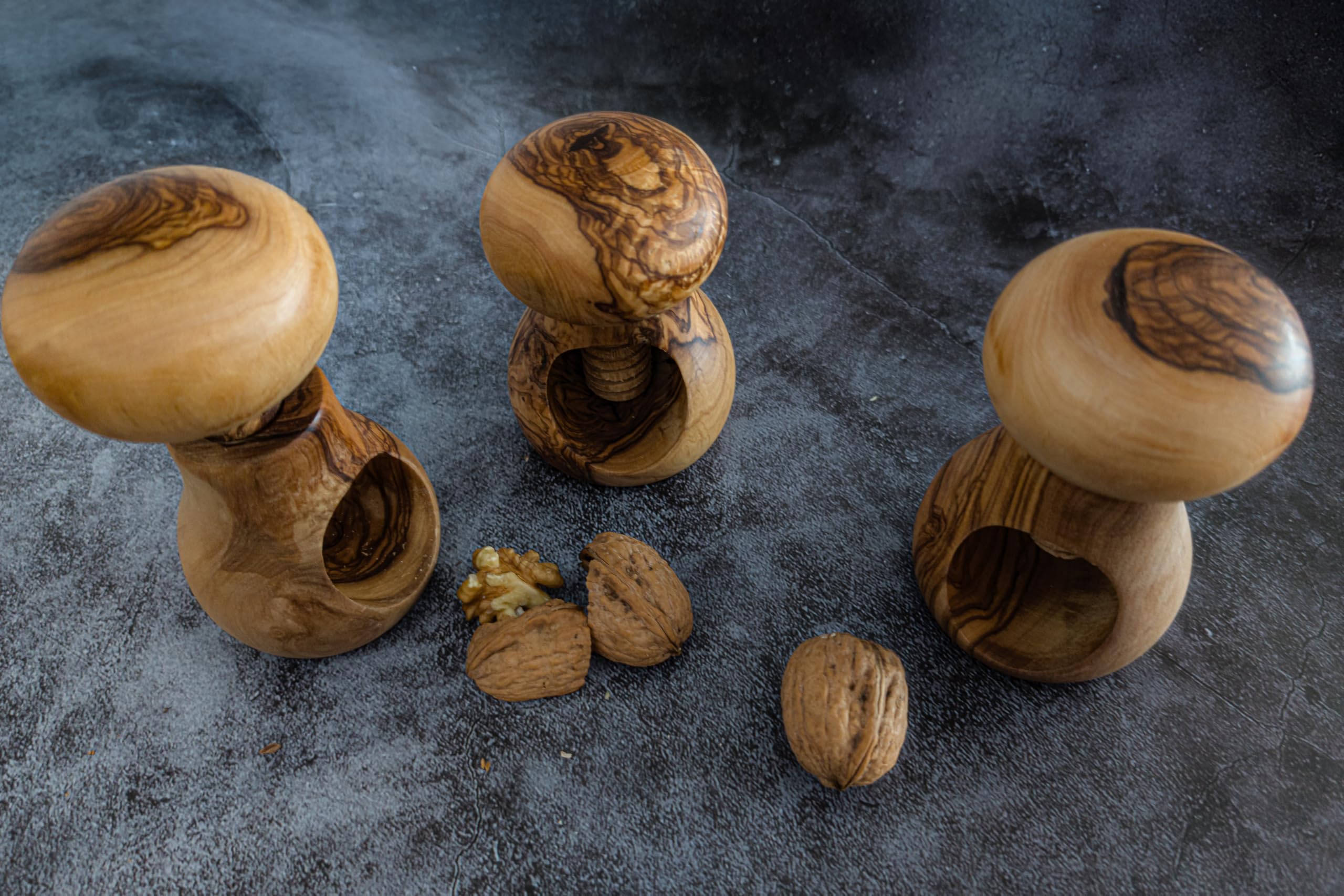 EMNA – Set di 3 schiaccianoci in legno d'ulivo, idea regalo in pregiato legno d'oliva, realizzato a mano a forma di fungo (circa 10 cm) con filettatura a vite, sicuro, durevole, decorativo, Natale,