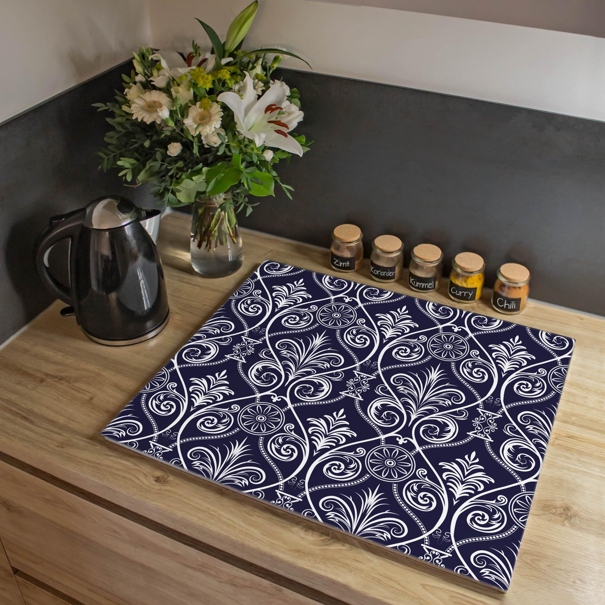 banjado Herdabdeckplatte Glas mit abstraktem Muster Design mit Schneidebrett Funktion, 60x52 cm einteilig, gehärtetes Sicherheitsglas, Ceranfeld Abdeckung als Spritzschutz, mit Motiv Blaue Tapete