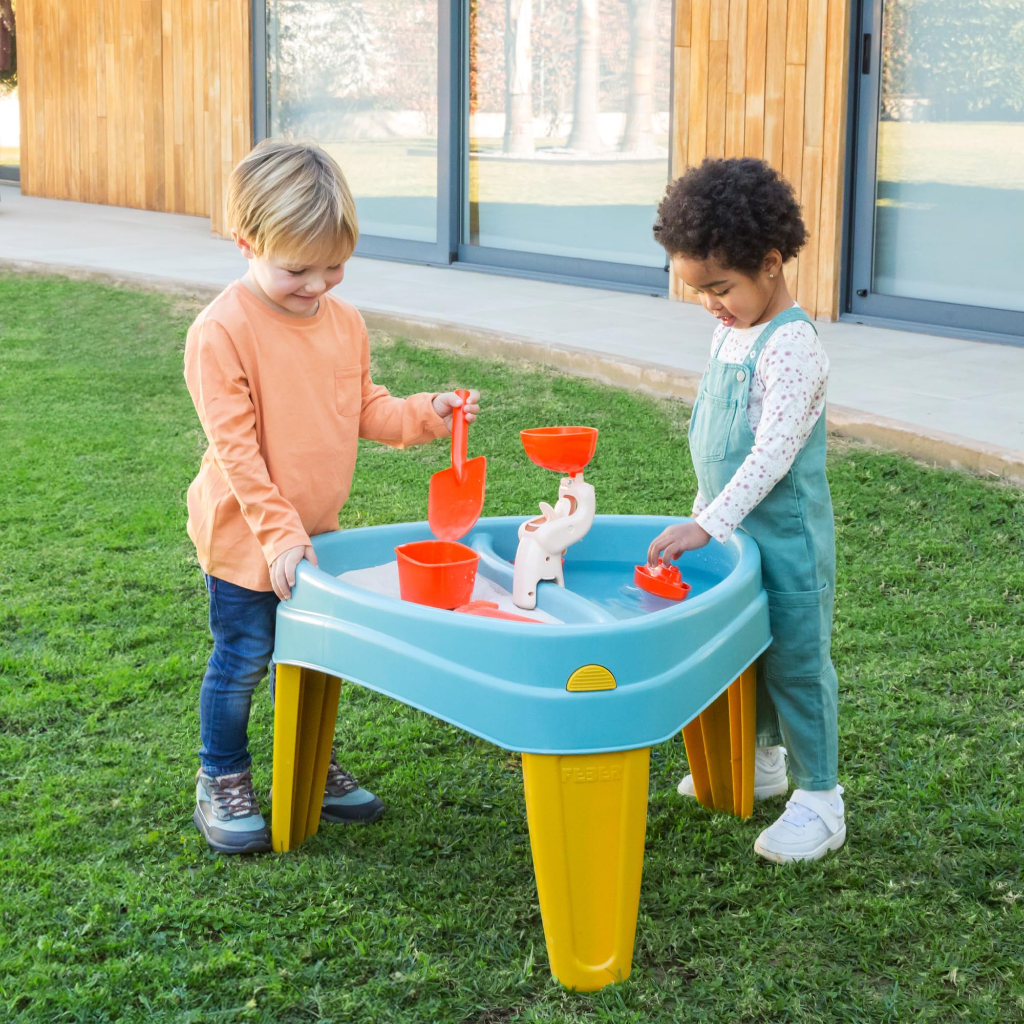 FEBER Casual Play Table 3 en 1 Mesa de Juegos Infantil Exterior con 3 Compartimentos Agua Arena y Dibujos