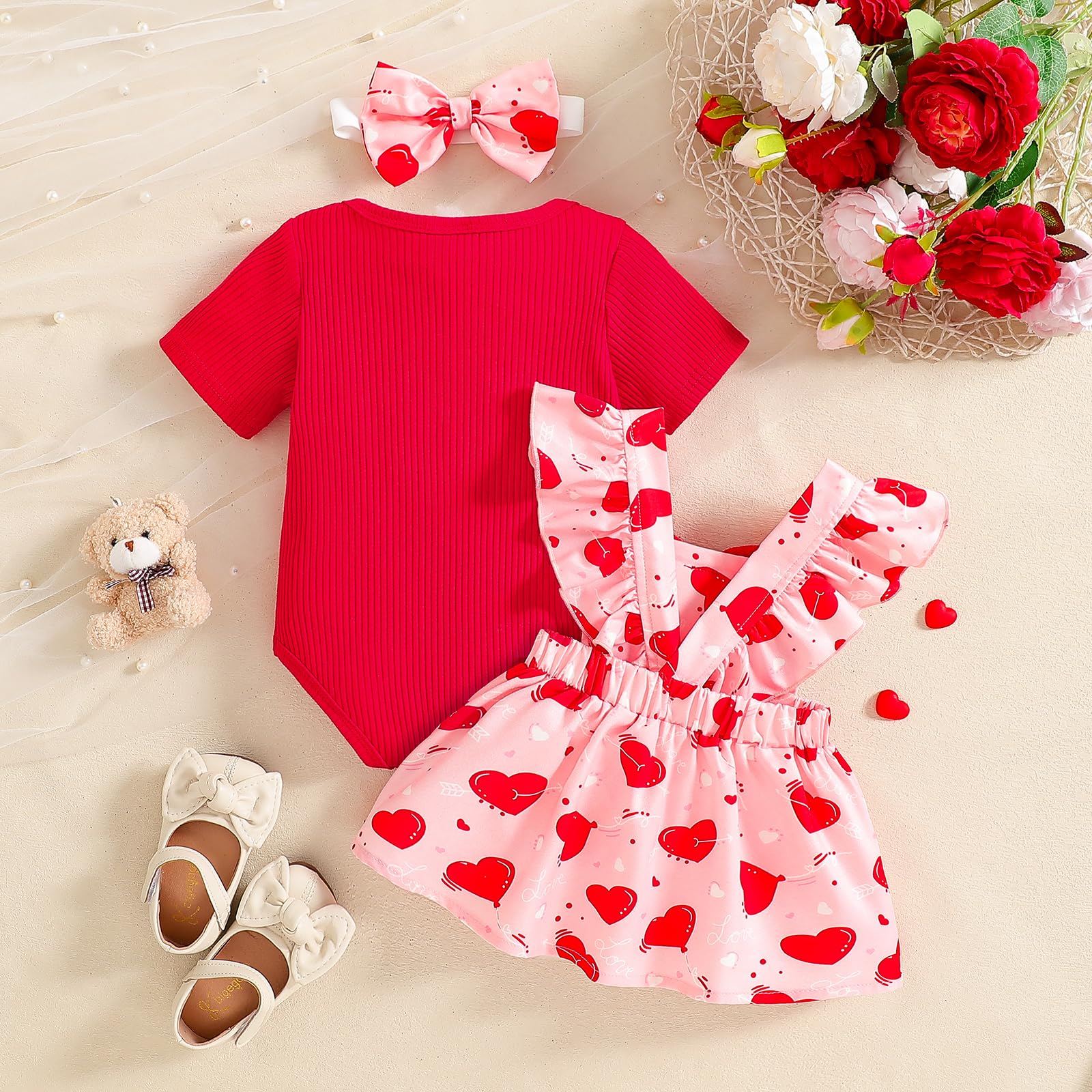 Conjunto de mameluco de manga corta acanalada con falda con tirantes y babero y diadema, 3 piezas — view 2