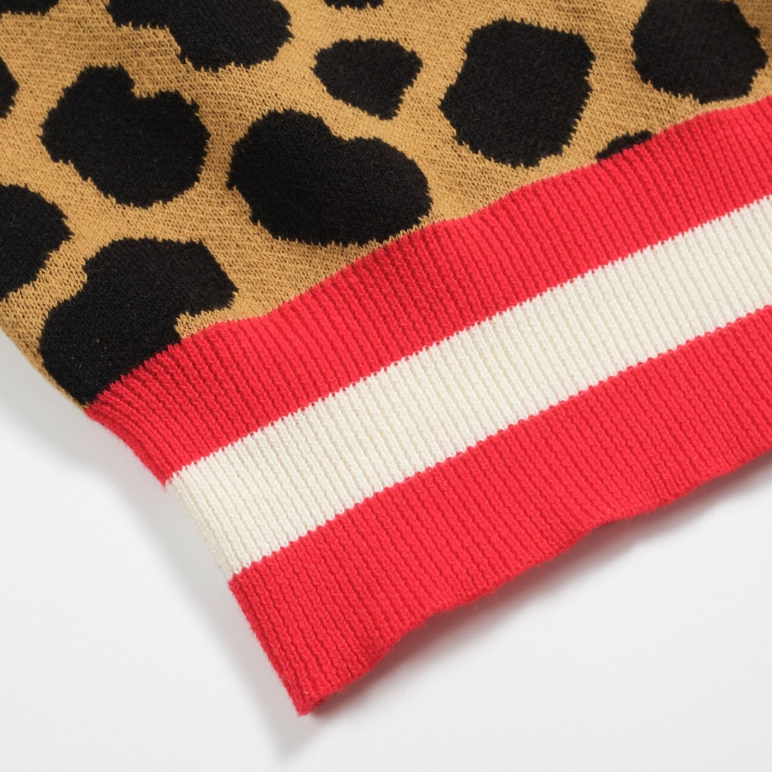 OXKNIT Camiseta de manga corta para mujer, estilo retro, marrón, cuello de pico, camiseta de punto de algodón con leopardo jacquard