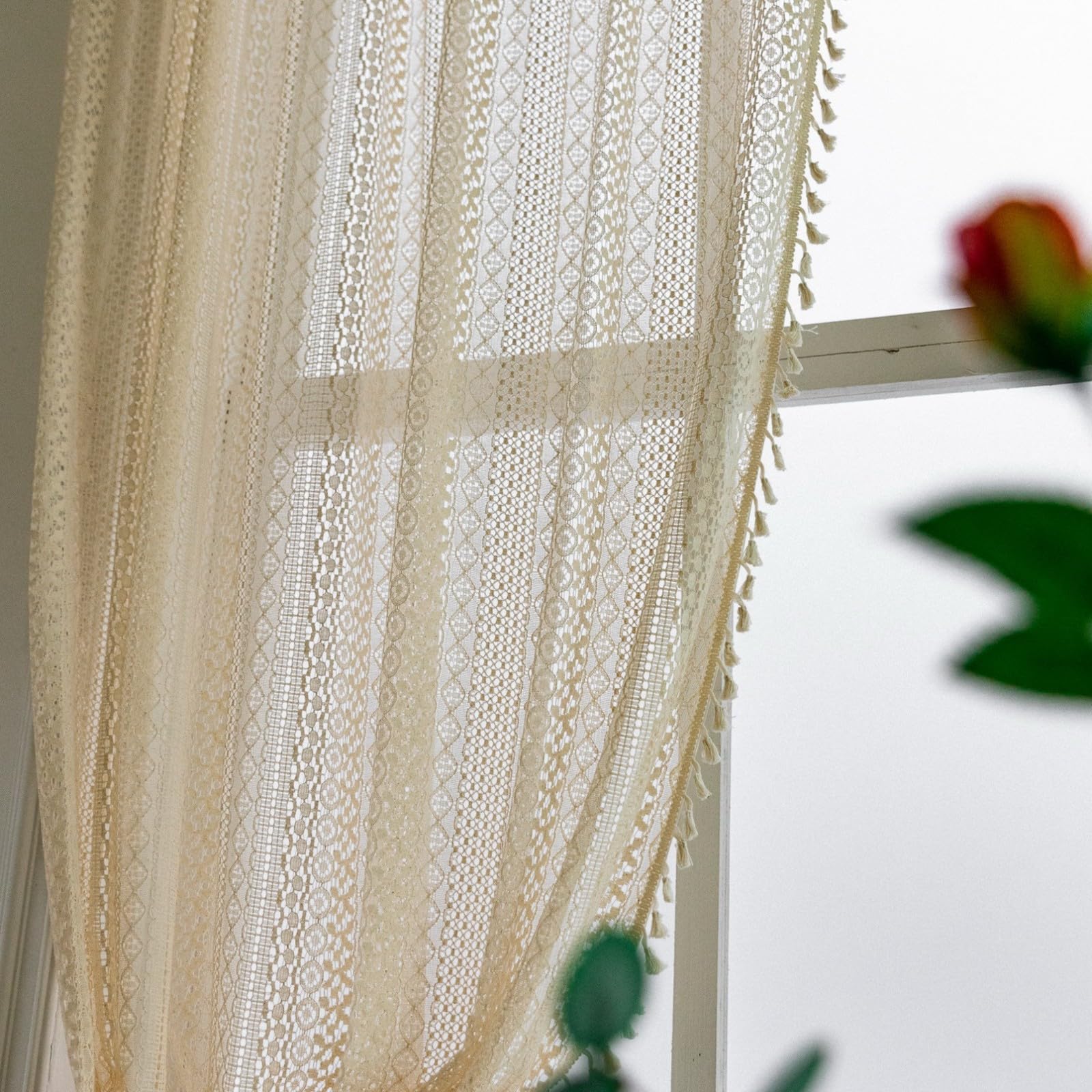 A.Monamour Rideau Voilage Passe Tringle Semi Transparent Dentelle Brodée Rural Boho Bohème Décoration Fenêtre Court Rideau de Porte avec Glands à Pompons pour Salon Chambre Cuisine, 1 Panneau, Beige