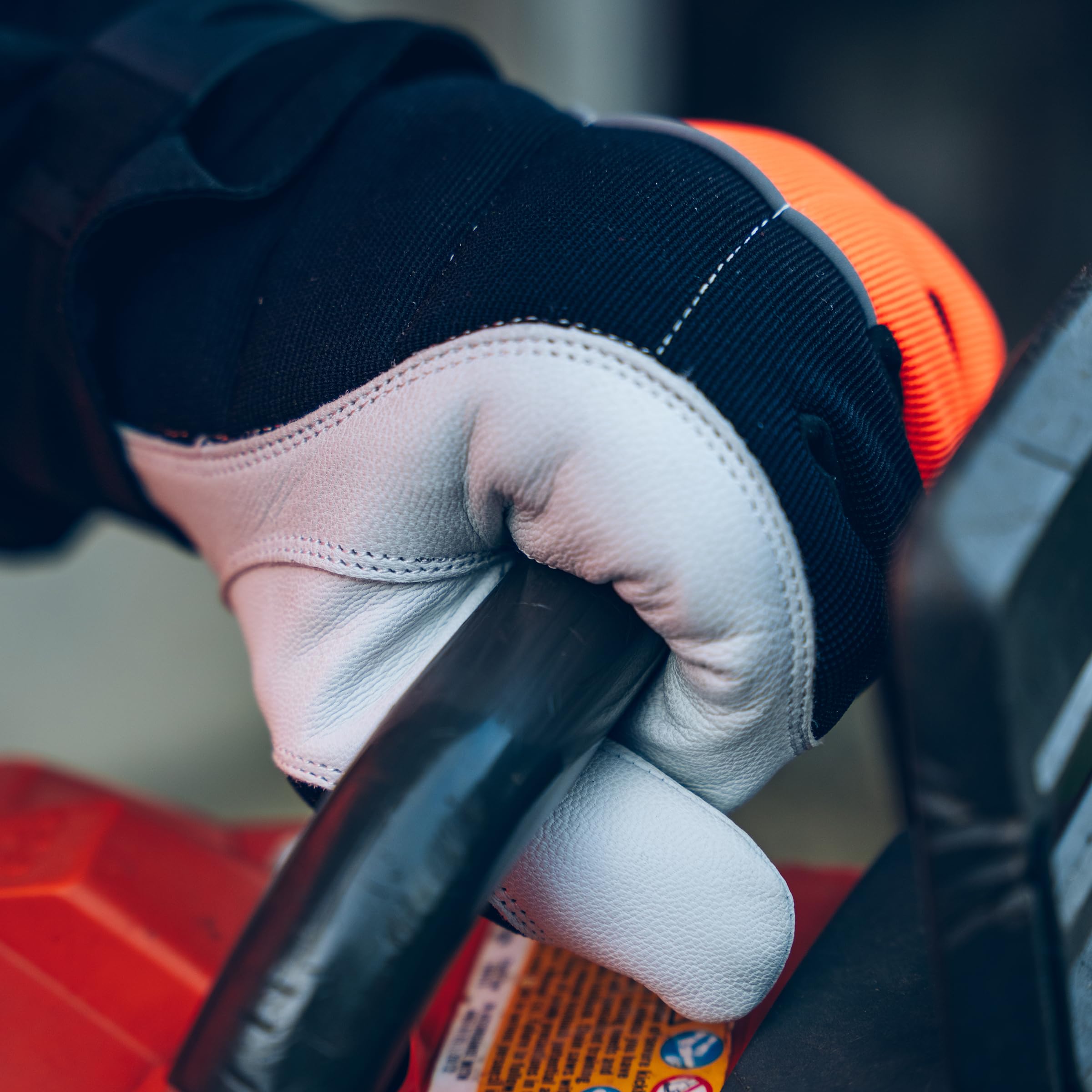 Oregon Protect Pro Guantes Motosierra, Equipo Protección Motosierra, Guantes Seguridad Laboral EPI Alta Visibilidad ForestXFiber, Protección Mano Izquierda, Piel Premium Naranja y Negro, (XL)