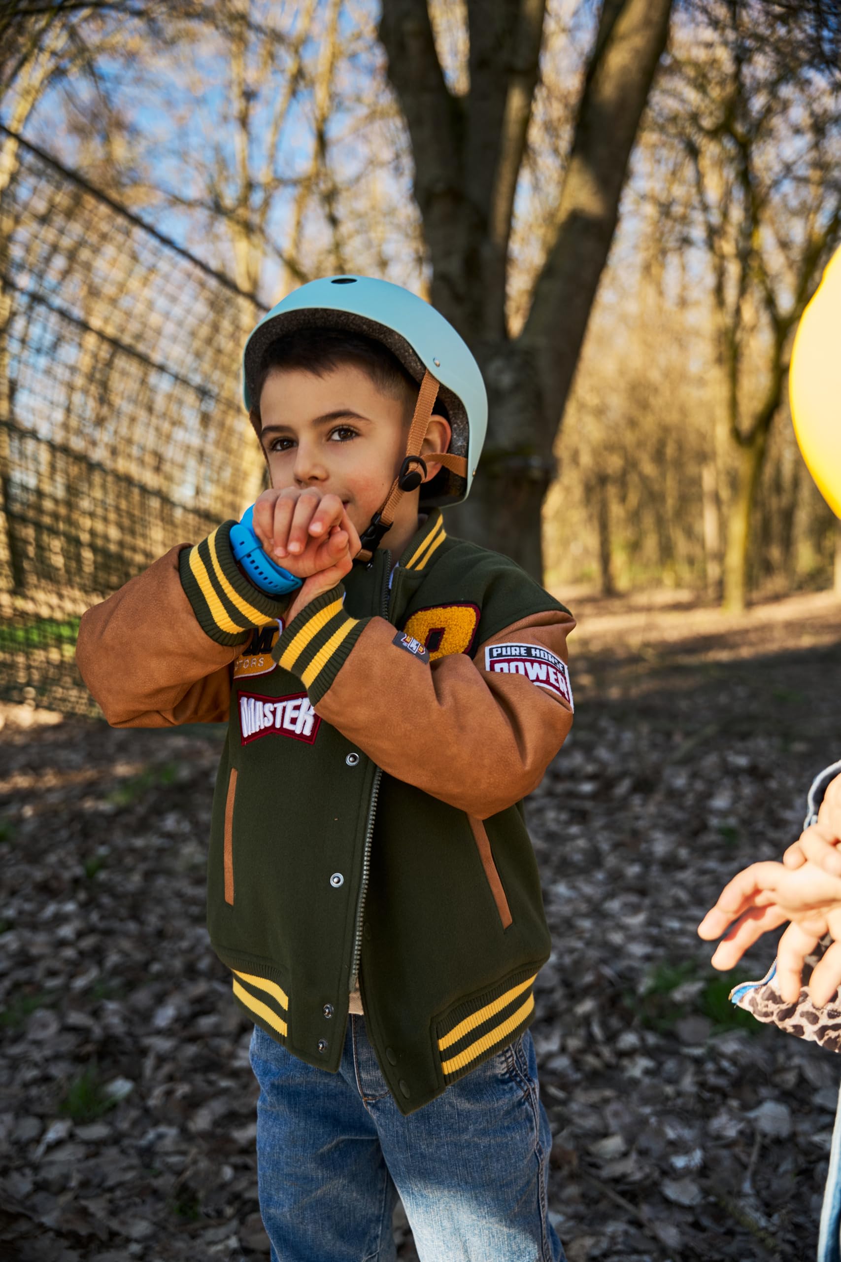 ODS | Radiocom Smartwatch 4G/Wi-Fi per bambini, Smartwatch con GPS e SOS, Chiamate e videochiamate, Chat e messaggi, Fotocamera, IP68 impermeabile, App LAGENIO, Schermo 1.7", Accessori inclusi