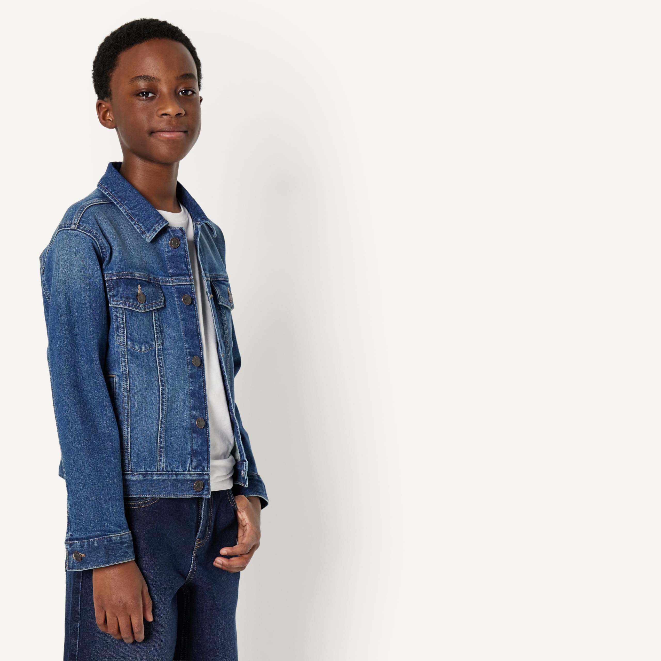 Amazon Essentials Unisex Kids' Medium Stretch Regular-Fit Denim Trucker Jacket for Boys and Girls - 2