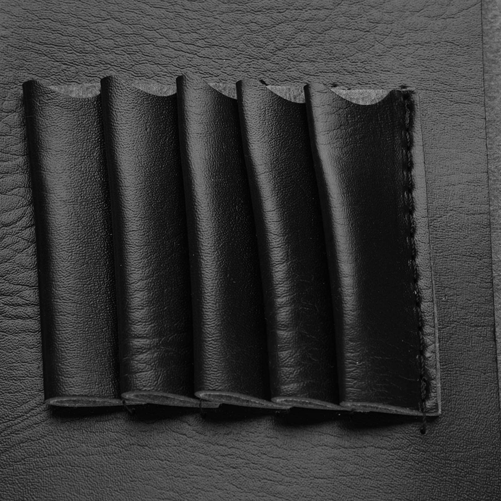 Wisecoco Bolsa para Guardar Herramientas de Peluquería, Bolsa de Tijeras de Peluquería de Cuero Profesional, Multifuncionales Portátiles Tijeras Peine Estuche de Almacenamiento, para Peluqueros(Negro)