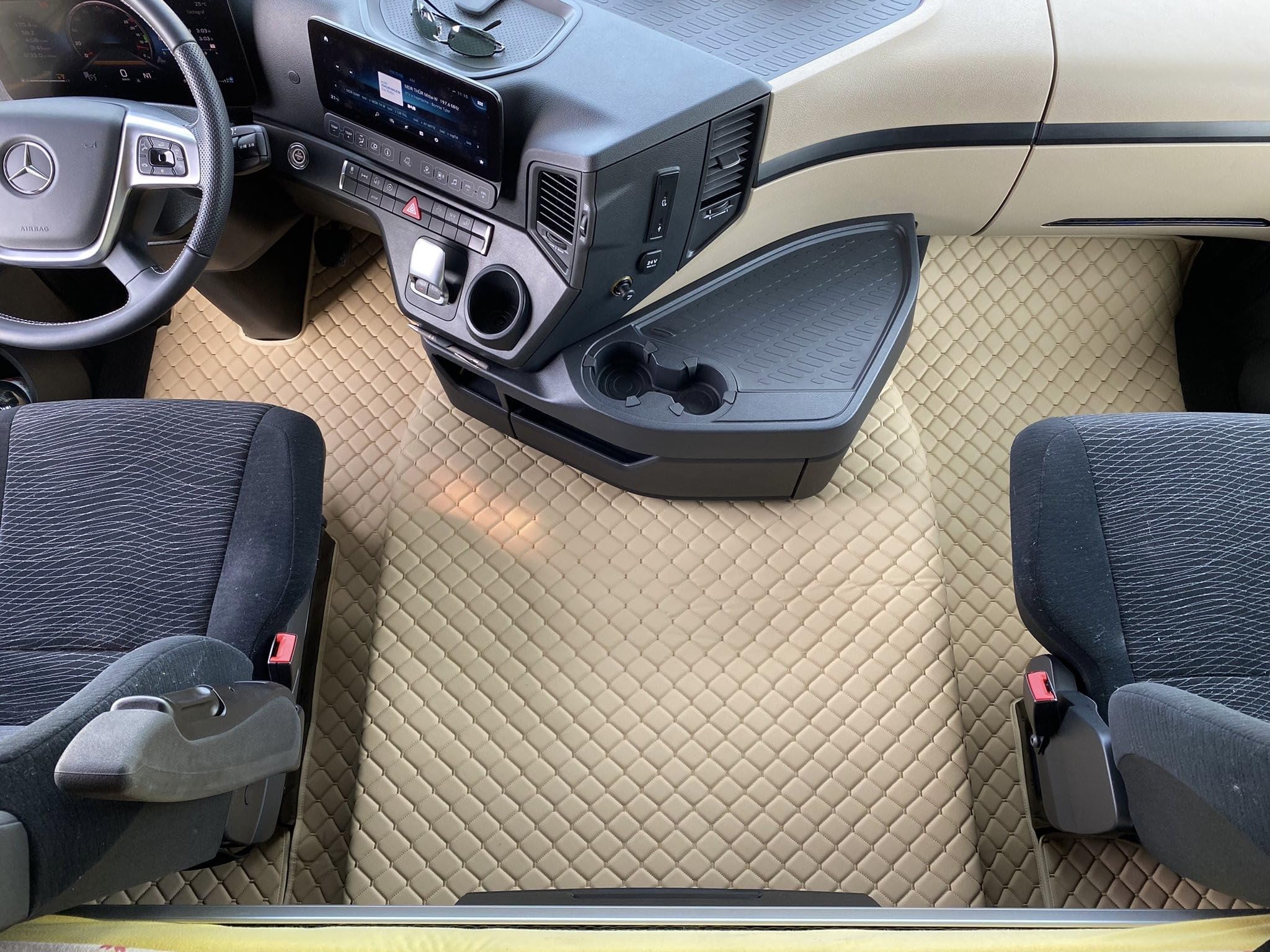 Tappetini per camion Mercedes Actros F con tunnel del motore da 12 cm e ampio abitacolo (beige con cuciture beige)