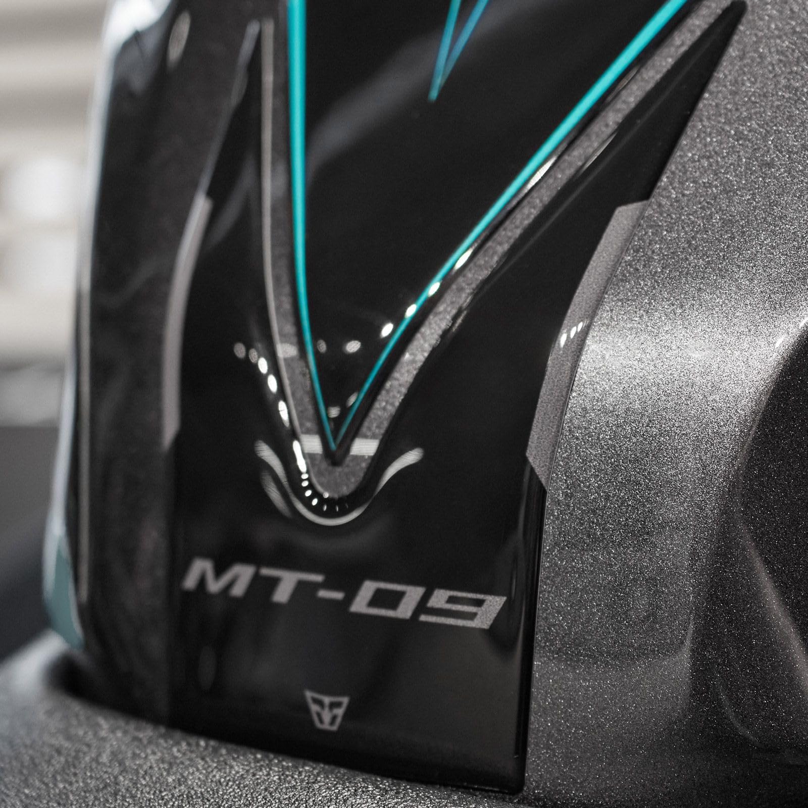Resin Bike naklejki moto kompatybilne z Yamaha MT-09 2024 Midnight Cyan. Ochrona zbiornika paliwa przed uderzeniami i zadrapaniami. żywiczne naklejki z efektem 3D, wyprodukowane we Włoszech