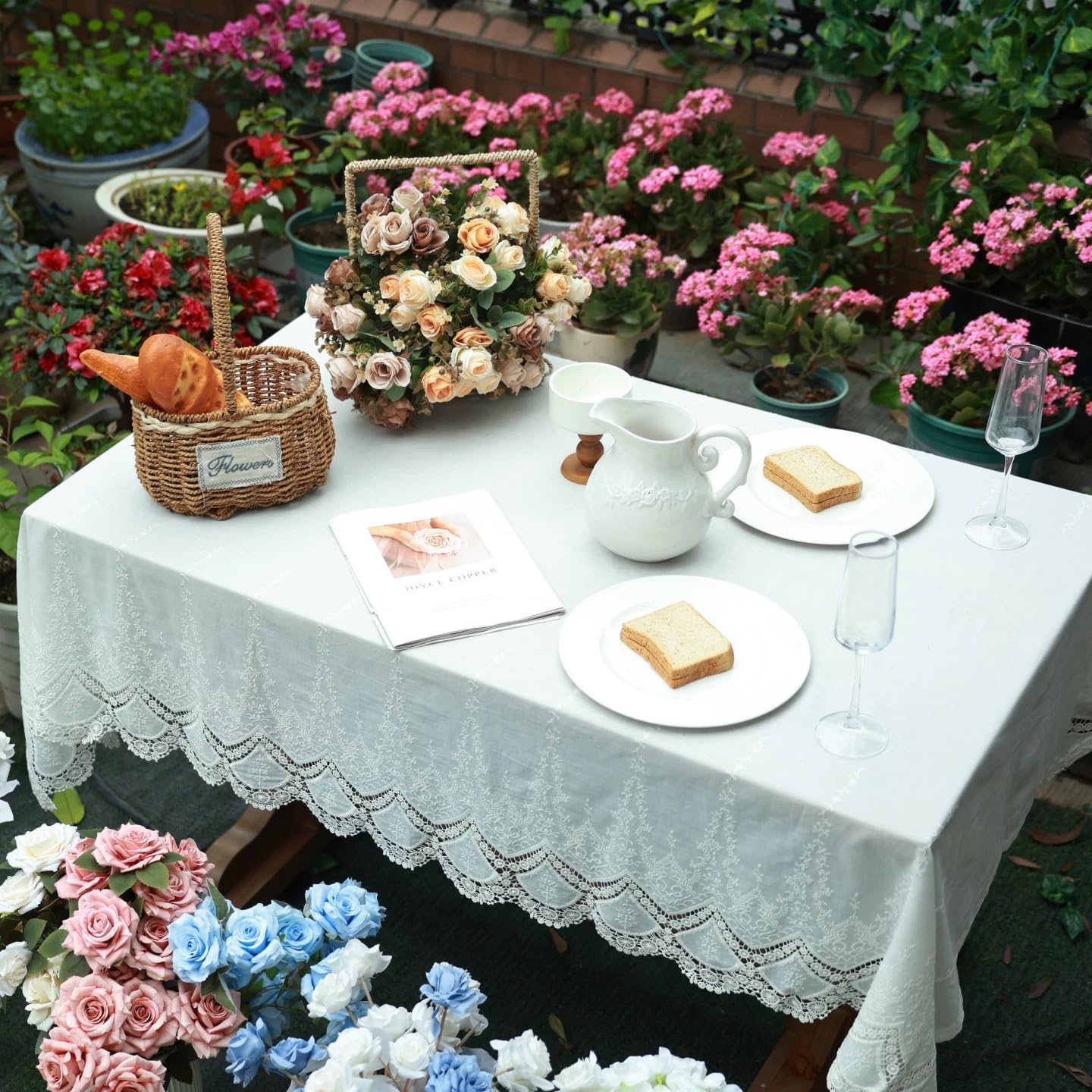 Devola Tischdecke Baumwolle Weiß Tischwäsche mit Spitzenoptik Rechteckige Tischdecken Tischtuch mit Blumen, Französische Rustikale Bestickte Tischdecke für Hochzeit Party Bankett Empfang 260x130cm