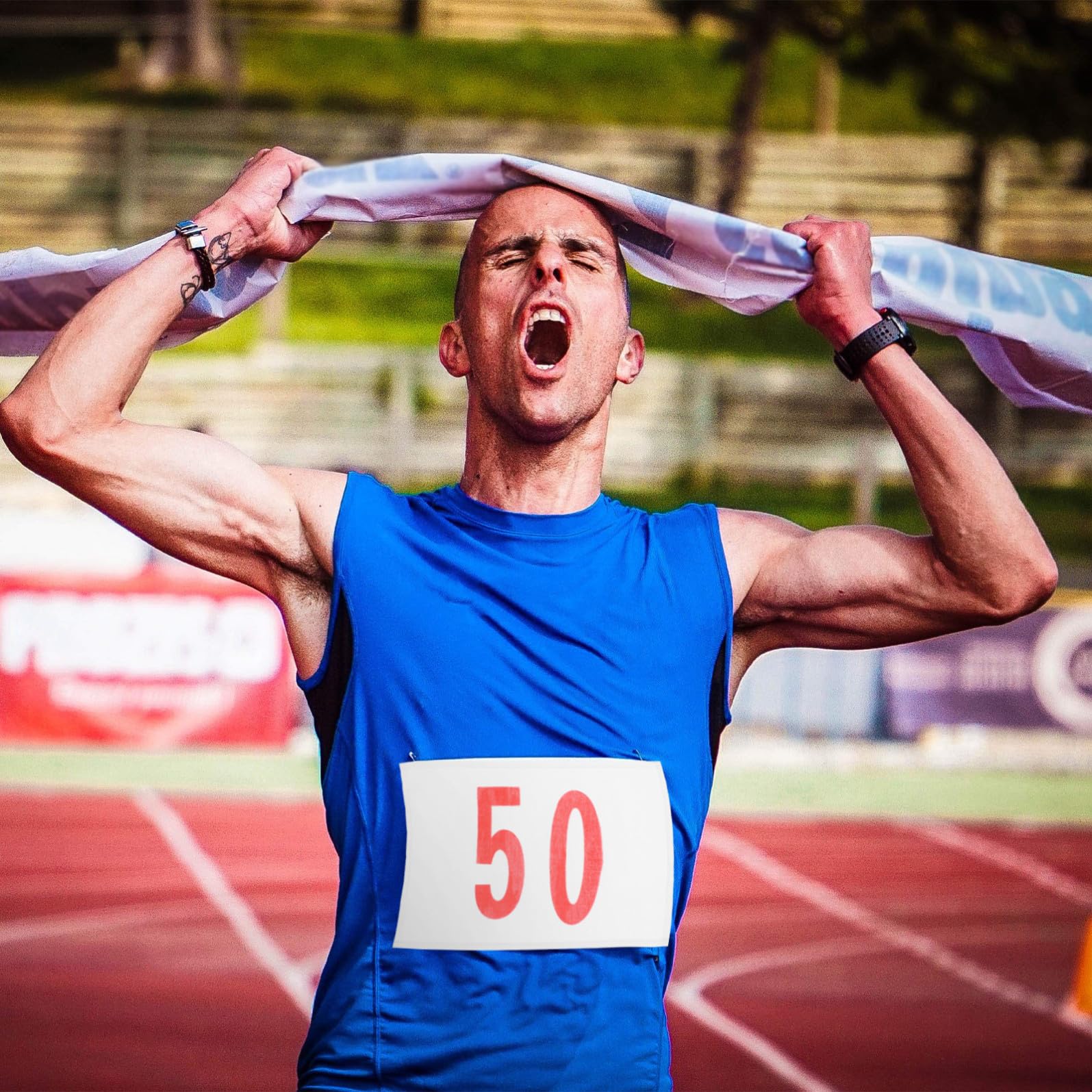 Set 1 Pettorali Numerati da Gara in Poliestere Cotone e Metallo, Accessori Sportivi Compatti Adatti per Allenamento e Sopravvivenza