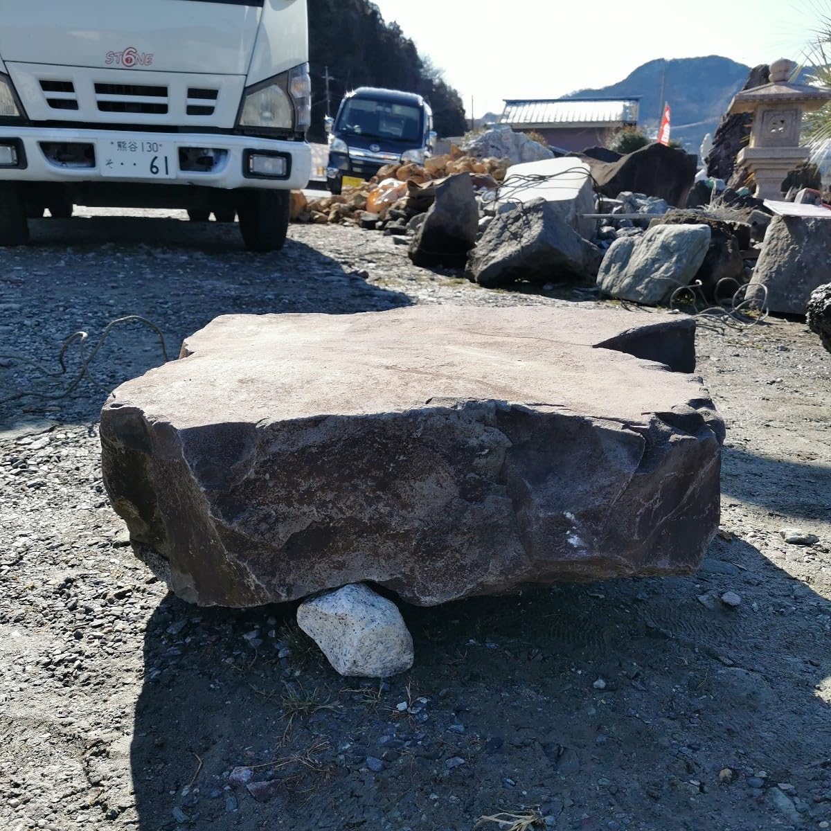 本小松石　197キロ　庭石　石　鑑賞石　庭　坪庭　ガーデニング　置物　オブジェ 本小松石 197キロ 庭石 石 鑑賞石 庭 坪庭 ガーデニング 置物 オブジェ