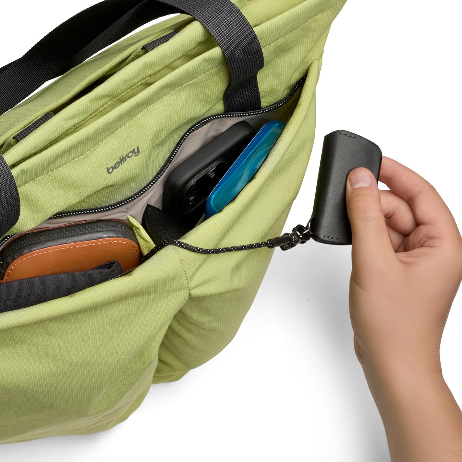 Bellroy Lite Totepack (18 liter lightweight tote bag and backpack, for beach, travel and every day) - Kiwi - Image 5