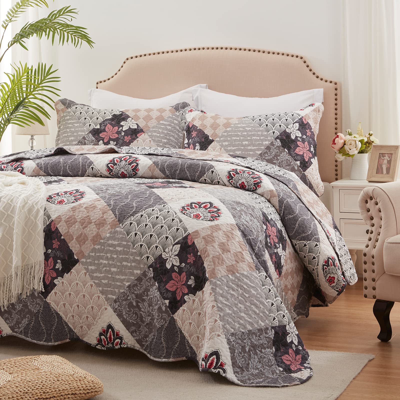 Full/Queen Size Christmas Quilt Set 3 Pieces Lightweight Reversible Bedspread-90''x98'' Soft Patchwork Floral Coverlet Luxurious Warm Microfiber Bed Cover for All Seasons Gray (1 Quilt,2 Pillow Shams)