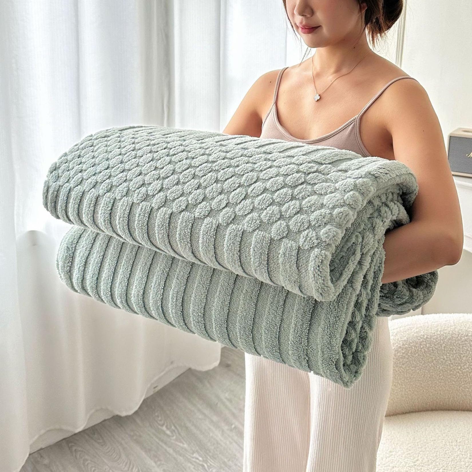 Couverture polaire contre le froid pour canapé et lit douillet