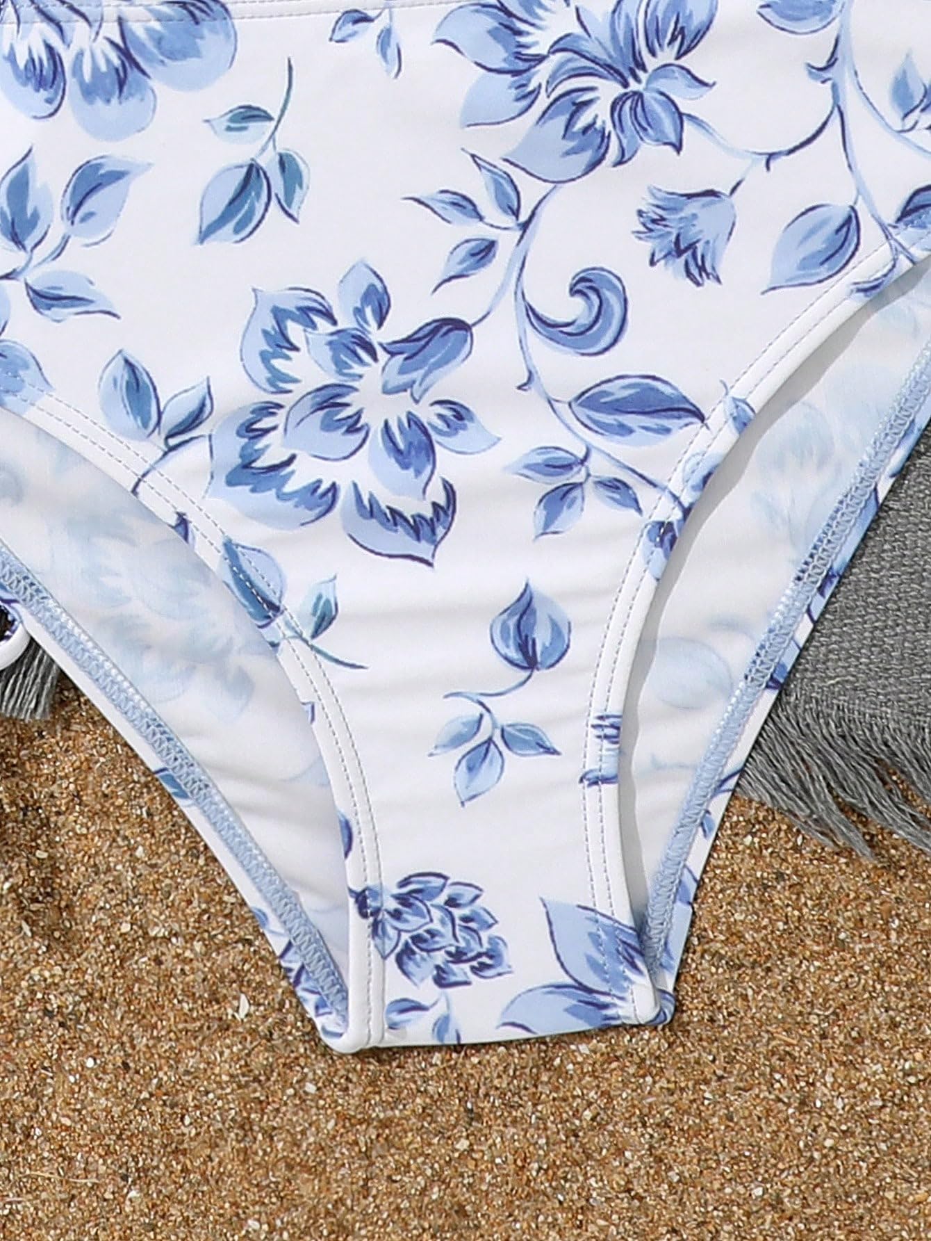 QJQ Traje de baño floral de 3 piezas para niña, bonito conjunto de bikini con cuello en V, traje de baño de cintura alta, falda de malla transparente