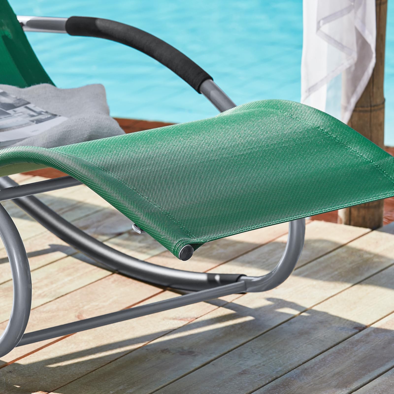 SoBuy Lot de 2 Chaises Longues Transat Pliable Jardin Fer – Bain de Soleil Ergonomique à Bascule Relax–Fauteuil Extérieur Confortable Plage pour Terrasse Balcon Camping, Vert Foncé, OGS28-WDx2