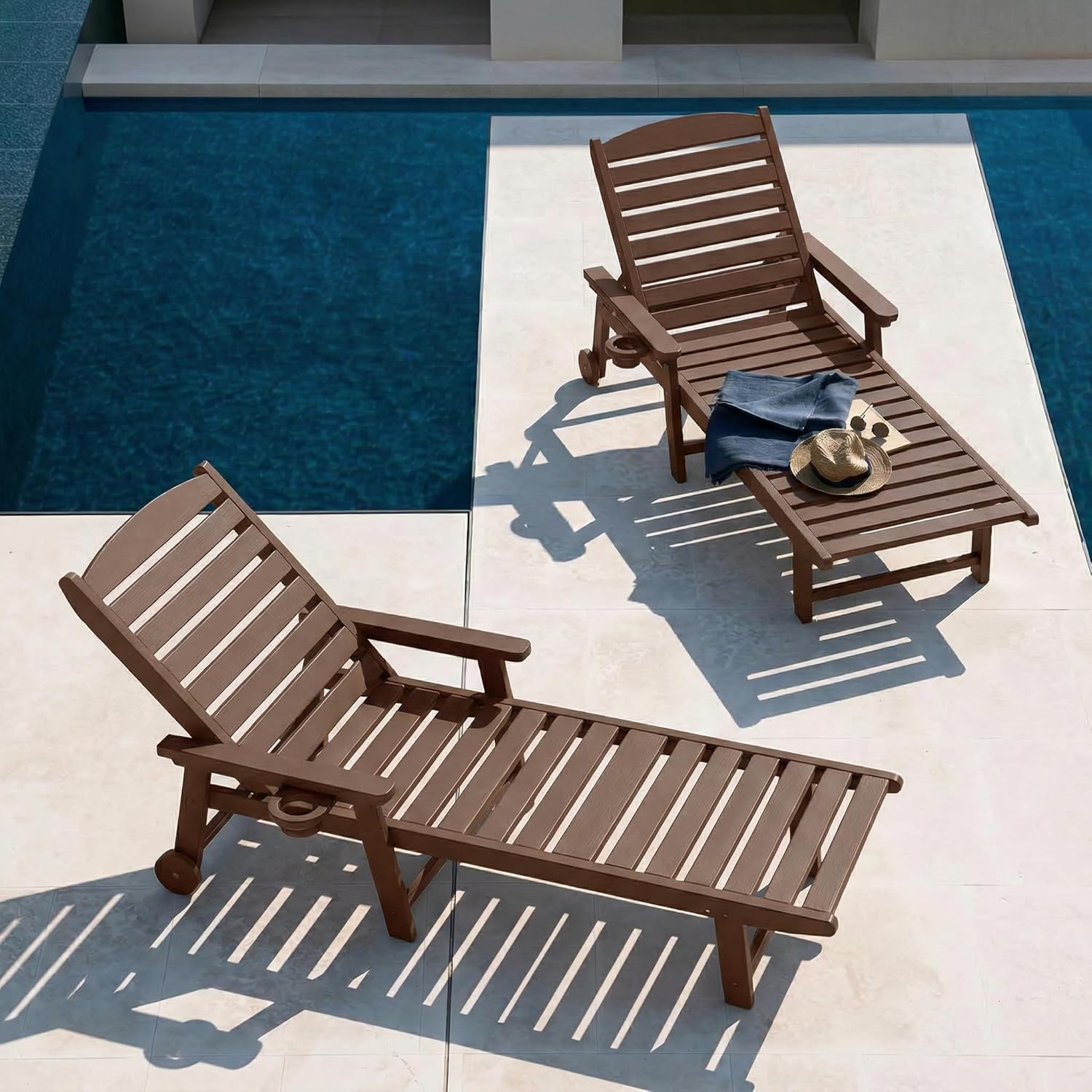 Lounge Chair Outdoor Set of 2, All-Weather HDPE Outdoor Chaise Lounge with Umbrella, 5-Position Adjustable Pool Lounge Chairs with Rolling Wheels & Cup Holder for Poolside Deck, Beach, Brown
