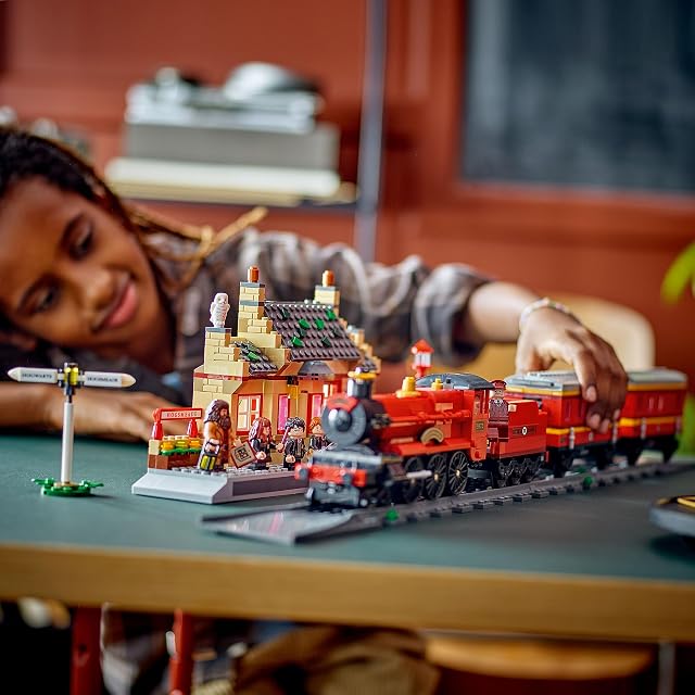 Foto 7 de 7 de LEGO Harry Potter Hogwarts Express & Hogsmeade Station Building Toy
