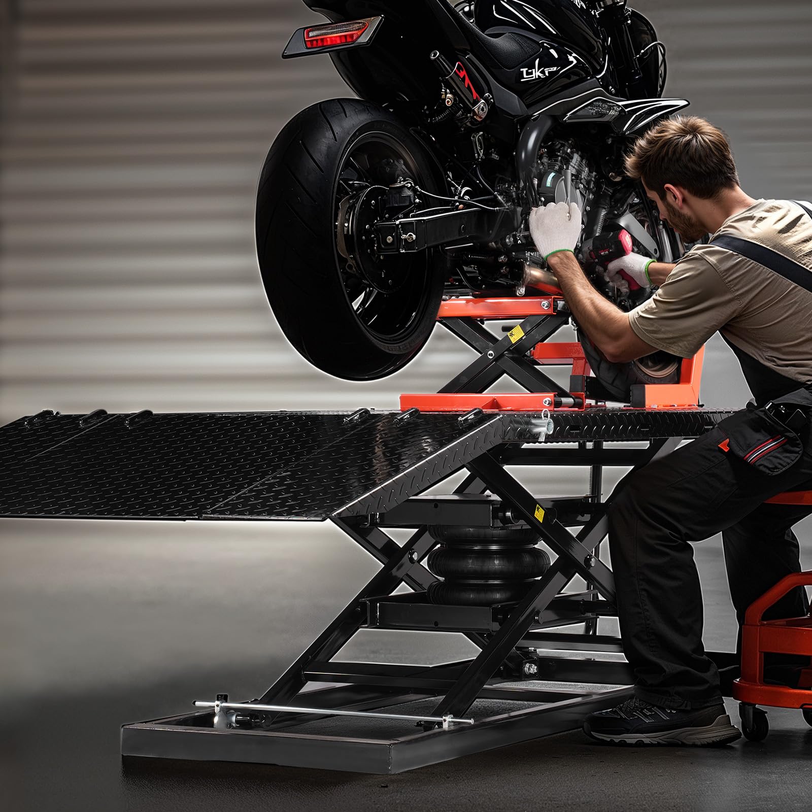 VEVOR Podnośnik motocyklowy z regulacją wysokości, ze zdejmowanym stołem warsztatowym, pneumatyczna platforma do naprawy pojazdów (obciążenie 680 kg/maks. wysokość podnoszenia 940,2 mm) do rowerów