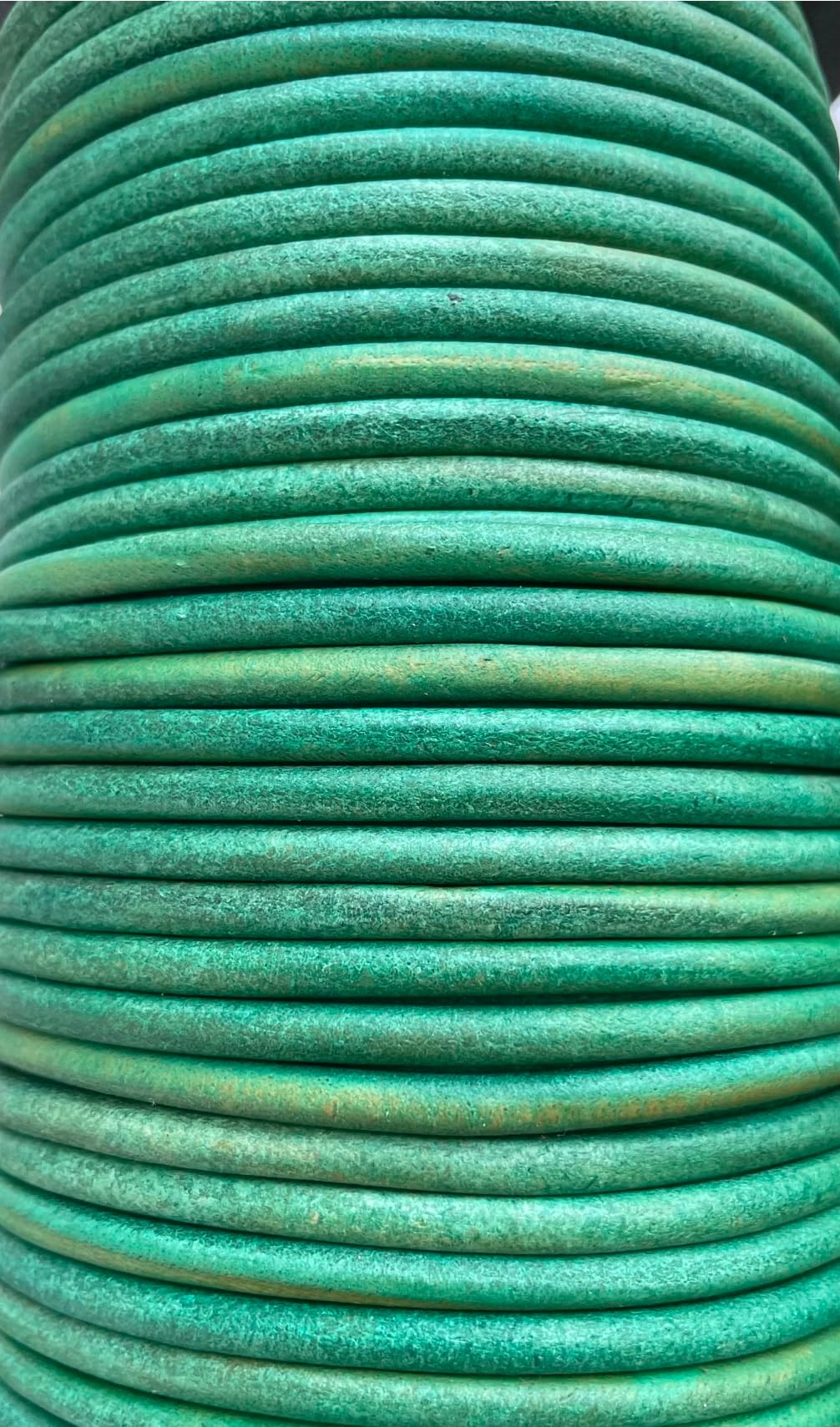 Cordon rond en cuir de vachette véritable de qualité pour fabrication de bijoux Vert antique 4 mm (50 m)