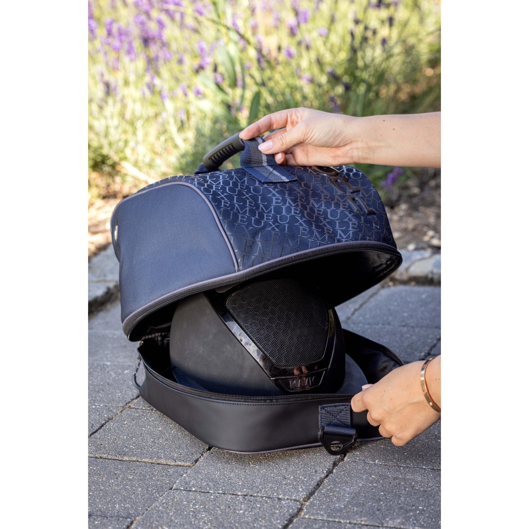 LeMieux Elite IT04245001 Pro Hat Box Sac polyvalent résistant et imperméable Bleu marine LeMieux Elite IT04245001 Pro Hat Box Sac polyvalent résistant et imperméable Bleu marine