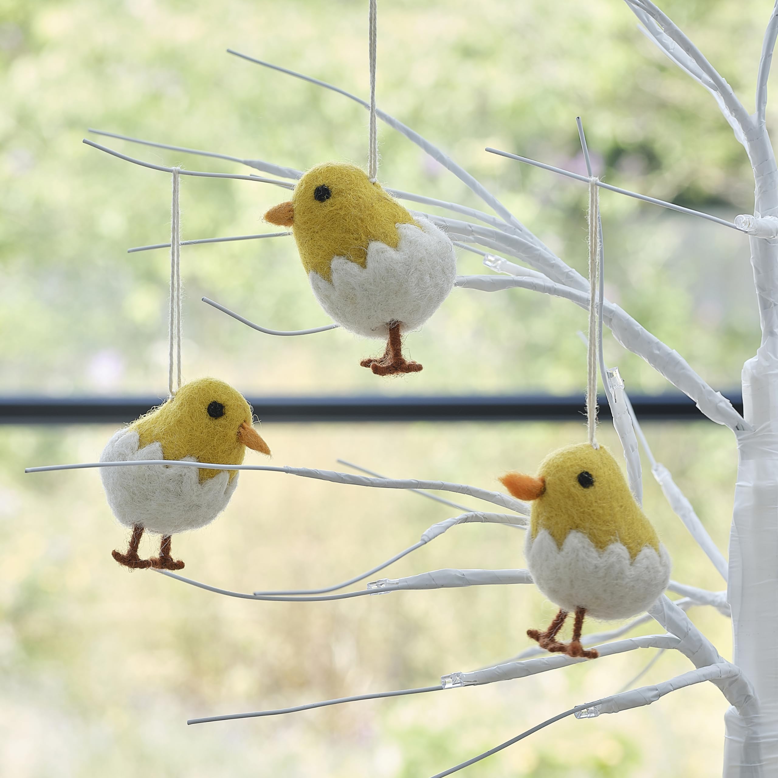 Ginger Ray Handmade Felt Chick Decorations for Hanging on Easter Tree Branches 3 Pack - Image 2
