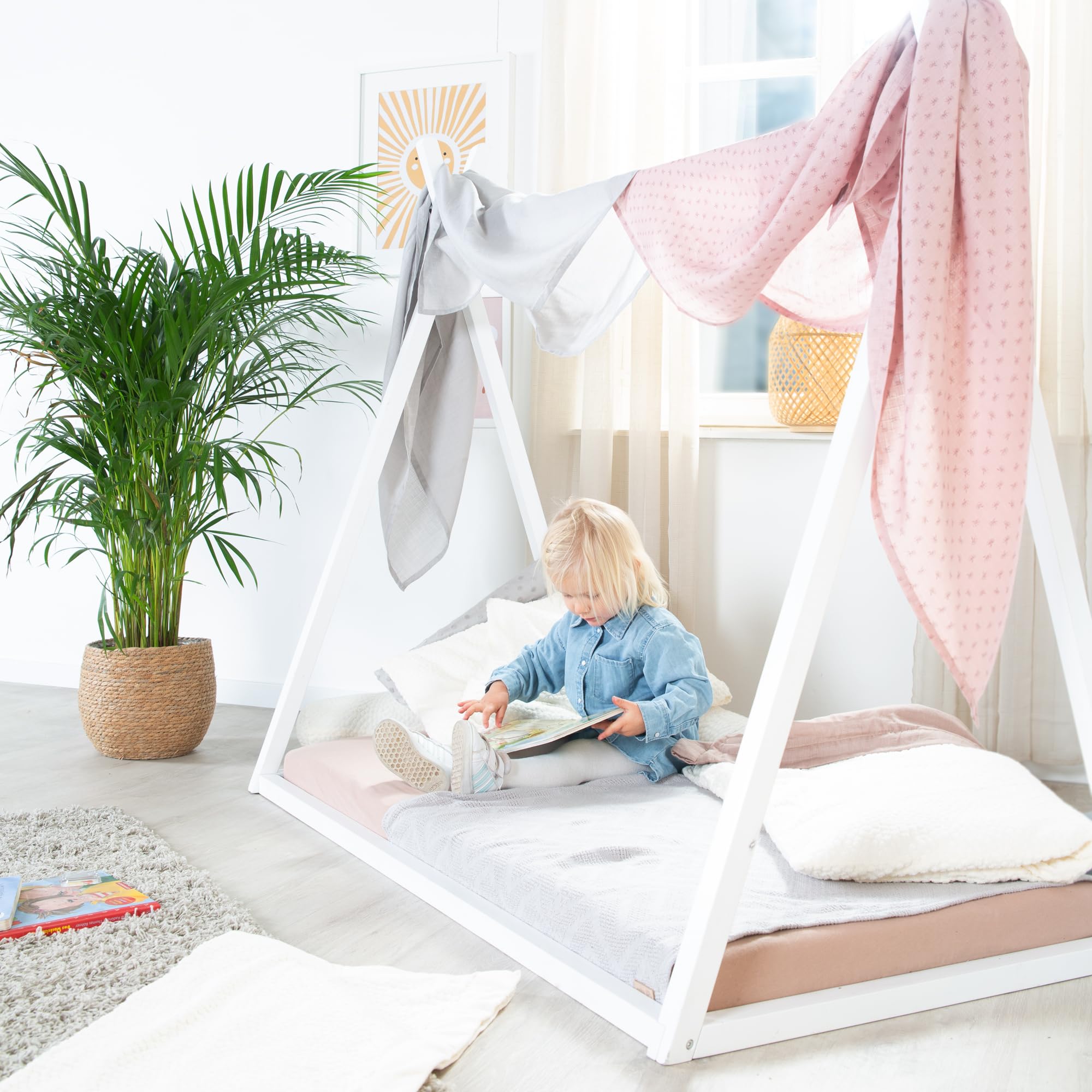 roba Tipibett 70 x 140 cm in Zeltform - Kinderbett nach Montessori Prinzip - FSC zertifiziertes Holz - Babybett zum Spielen, Lesen & Kuscheln - Weiß lackiert