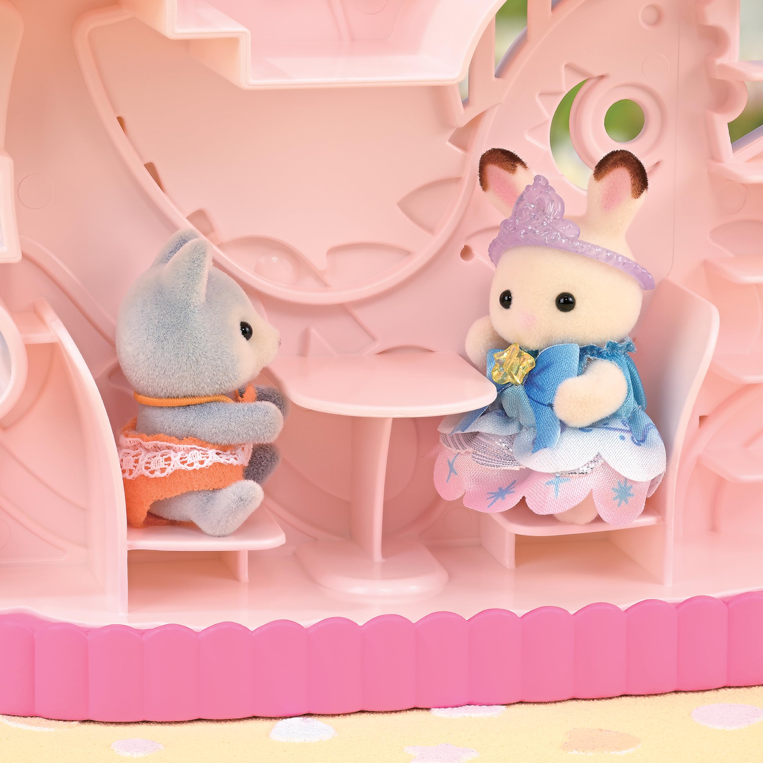 Sylvanian Families - Le Parc d'attractions enchanté - 1 Figurine Incluse - Plongez dans l'univers de la Famille Sylvanian - Figurines Miniatures - Jouet Enfant 3 Ans et + - 5841