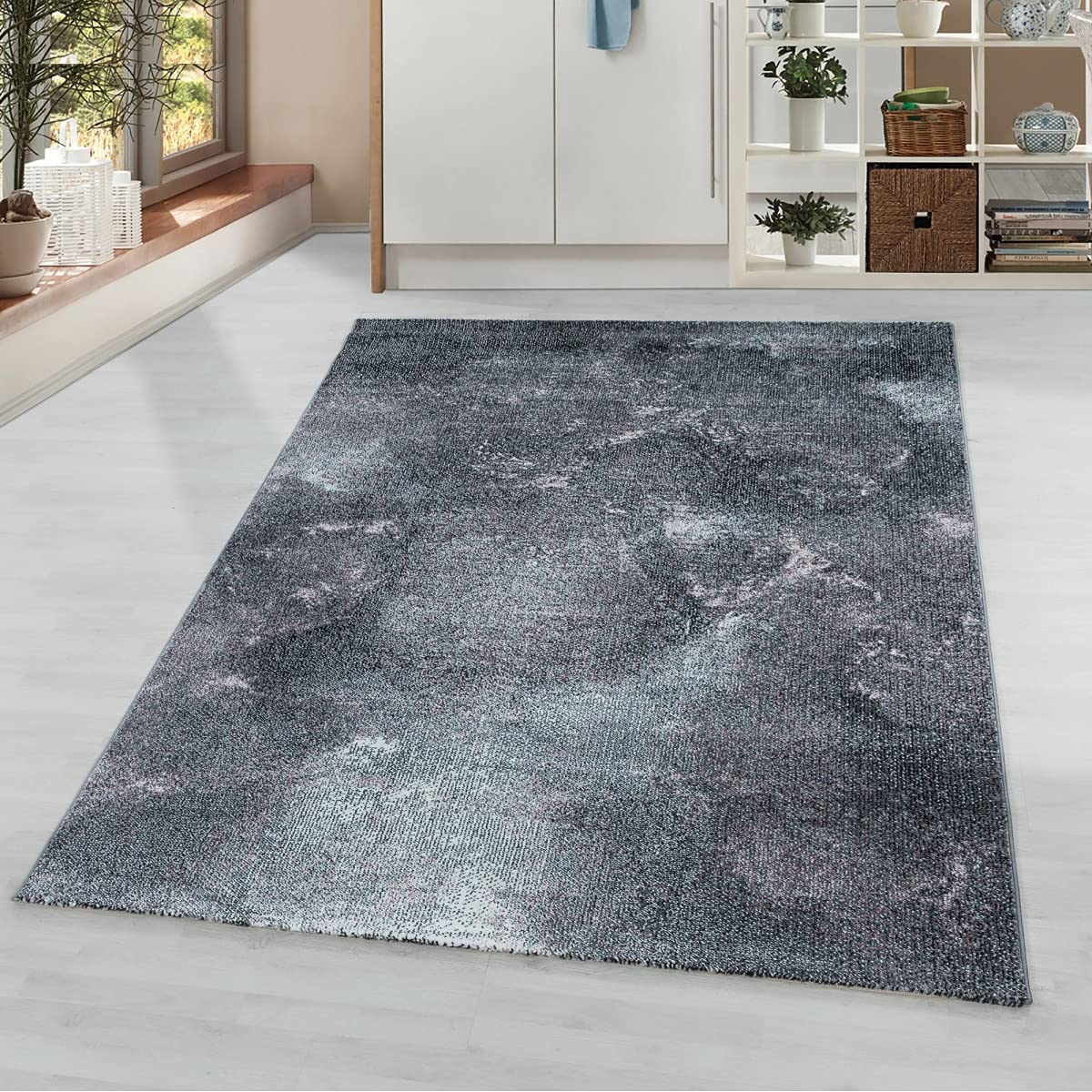 Tapis nuages marbré rose pastel grand format 240x340 cm salon moderne