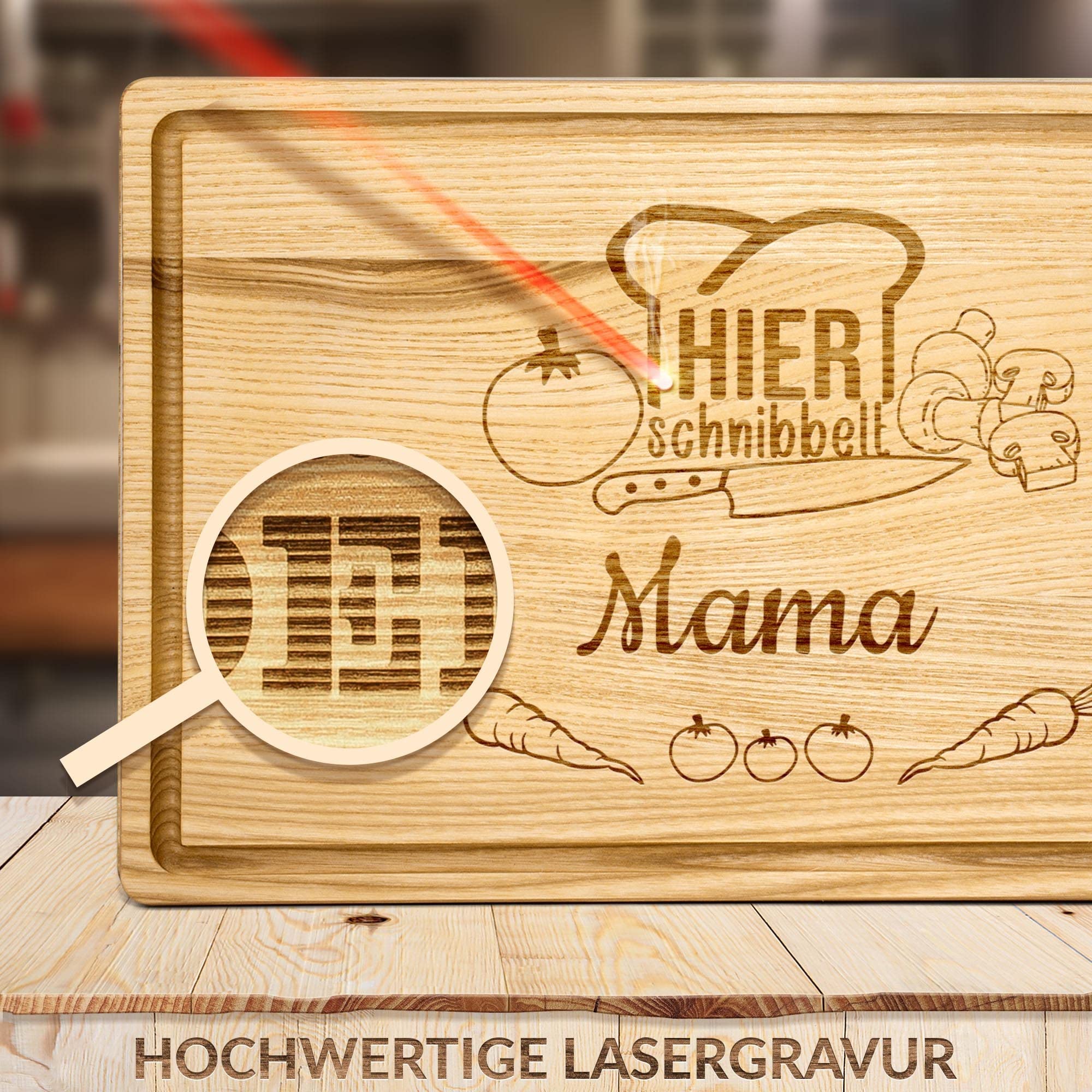 Großes Holzbrett mit Gravur - Schneidebrett personalisiert - Hier schnibbelt - Geschenk für Hobbyköche | Eschenholz, 40 x 25 x 2 cm, personalisiertes Geschenk mit Gravur