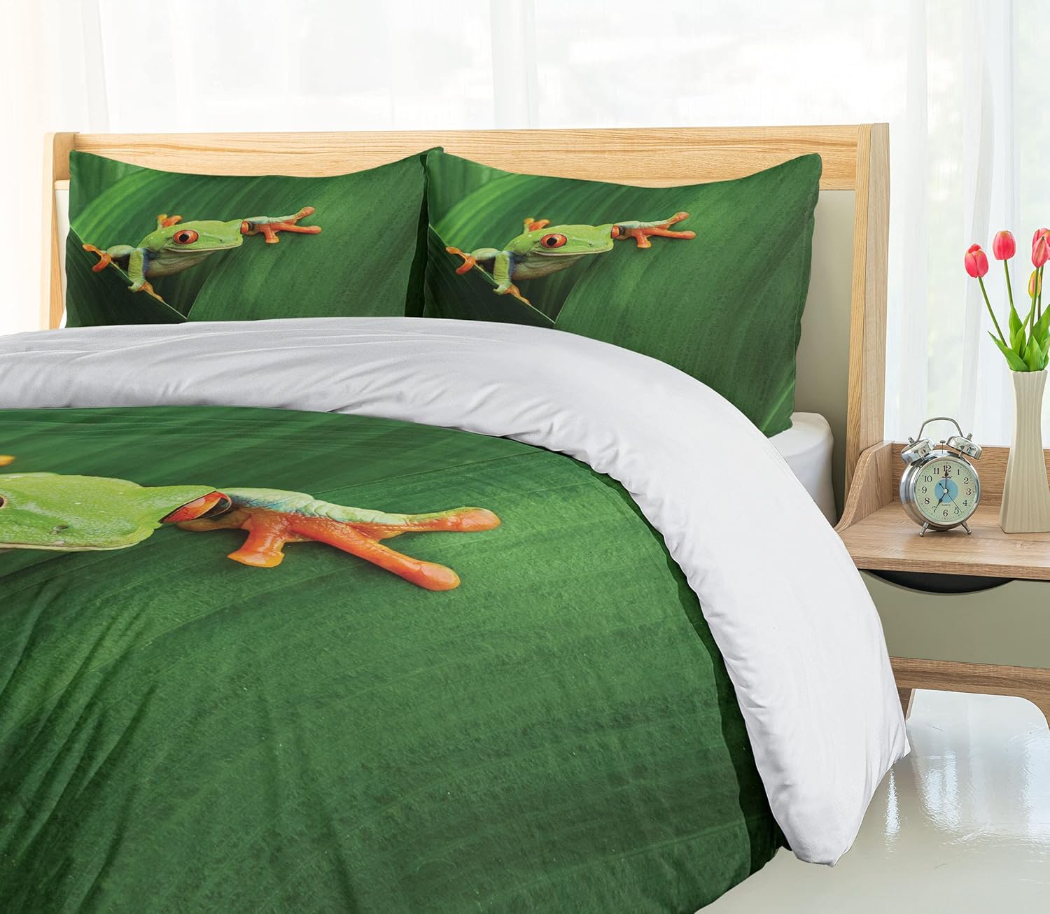 Ambesonne Animal Duvet Cover Set, Red Eyed Frog Between Exotic Macro Big Leaves Wild Nature Night Animal Vivid Colors, Decorative 3 Piece Bedding Set with 2 Pillow Shams, Queen Size, Green