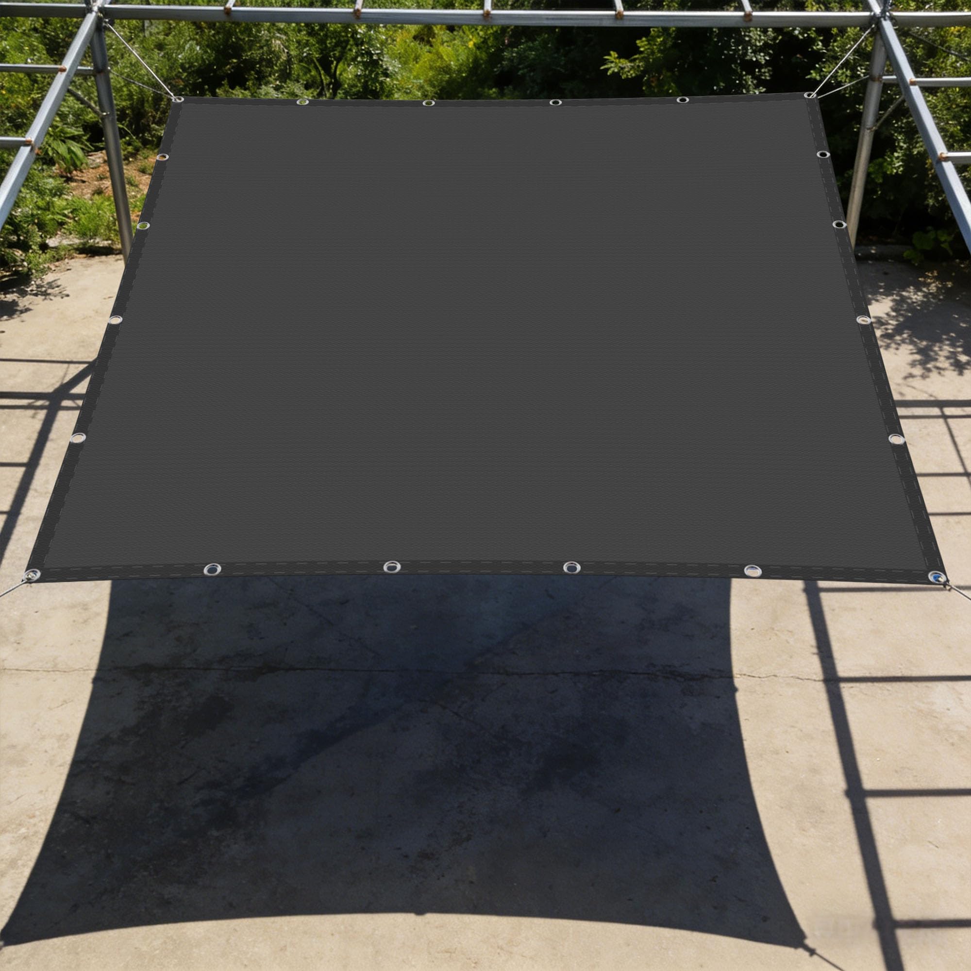 Voile d'ombrage imperméable résistant au vent pour protéger votre terrasse