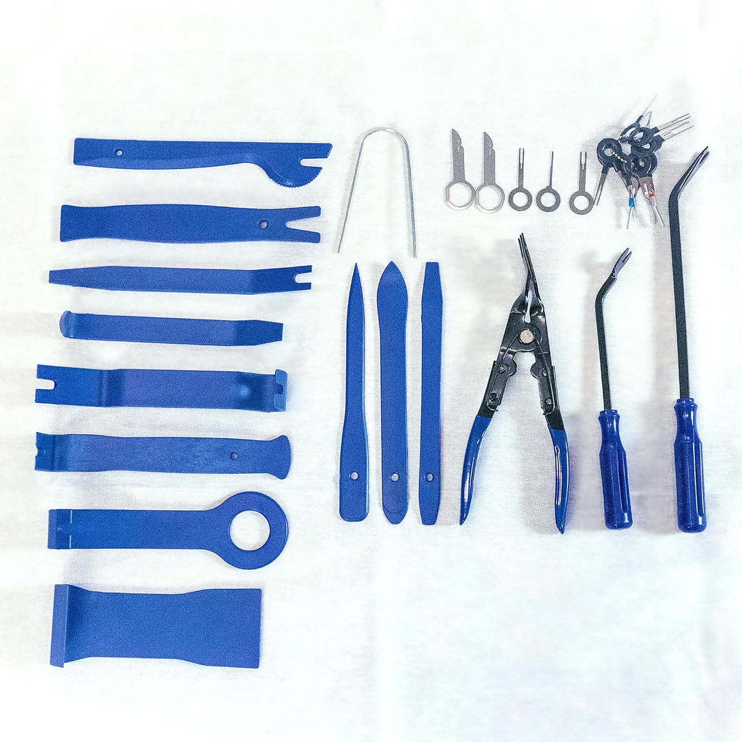 Dynamat Trim Panel Removal Tool Kit – Easily Remove Interior & Exterior Trims, Moldings, Door Panels, & Dashboards – Makes Installation Easy – 31 Piece Tool Set & Custom Zippered Case – Made in USA