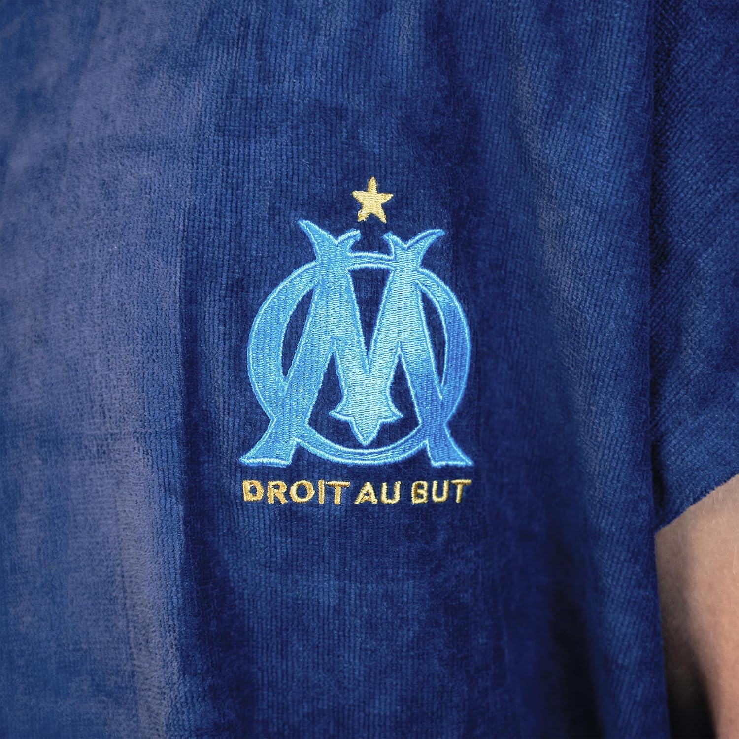 OM Poncho de bain Logo Enfant | 100% Coton | OEKO-TEX | Taille 4/8 ans | Bleu marine – Image 3