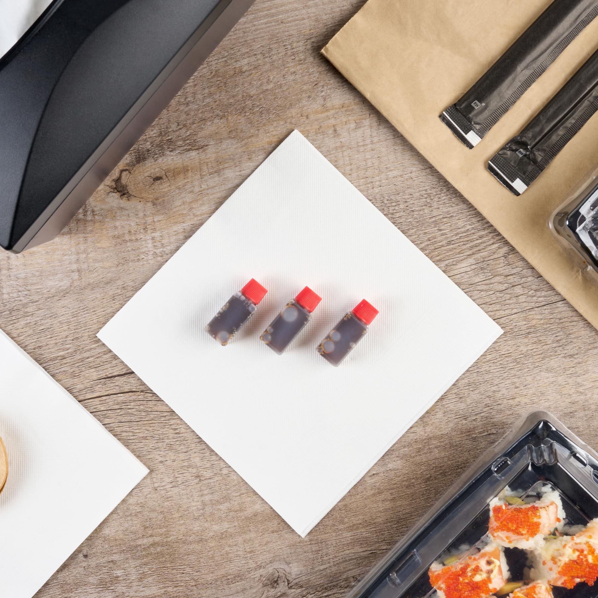 Restaurantware -Bento Tek - Mini botellas de salsa de soja de 6 mililitros, 1000 mini botellas desechables para condimentos con tapas rojas, paquete de condimentos, vinagre o salsa, botellas de