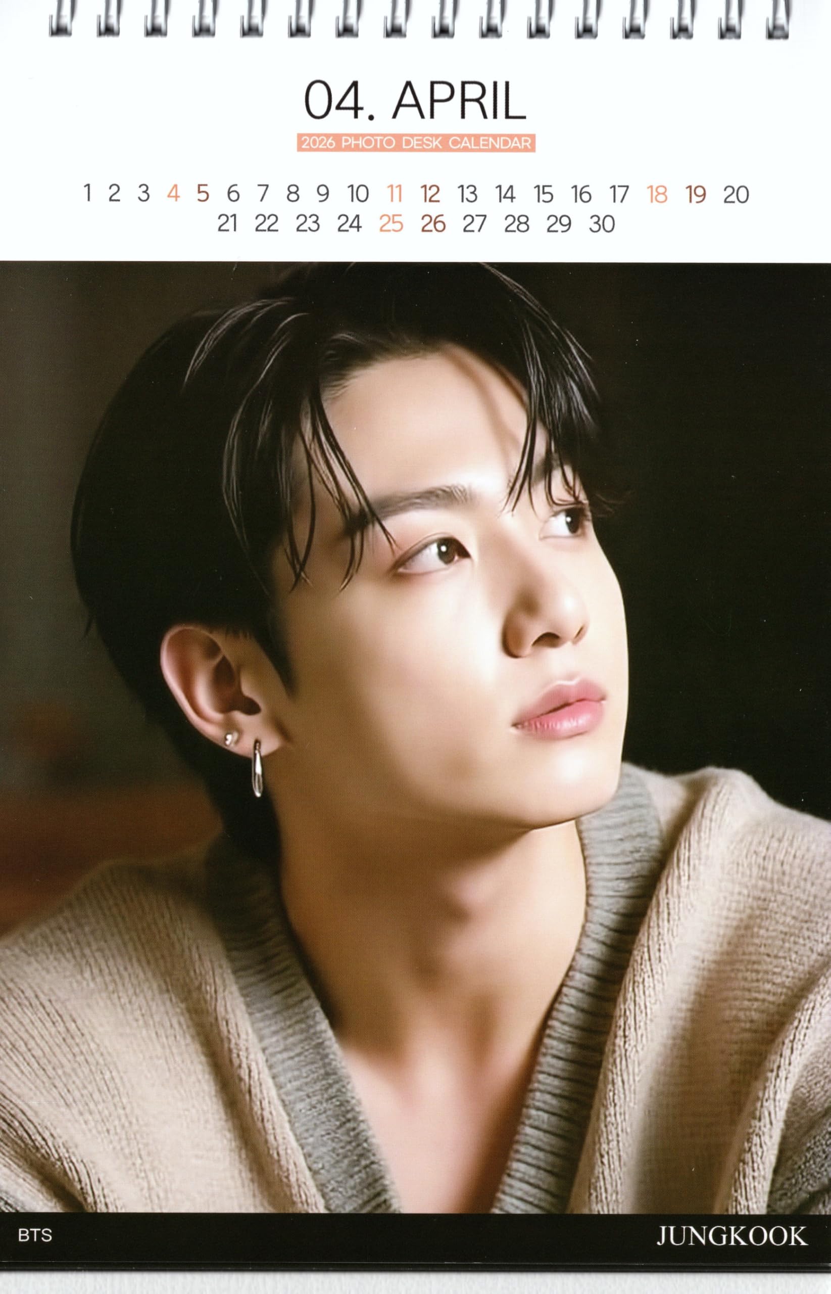 Amazon.co.jp: ジョングク グッズ 卓上 カレンダー (写真集 カレンダー