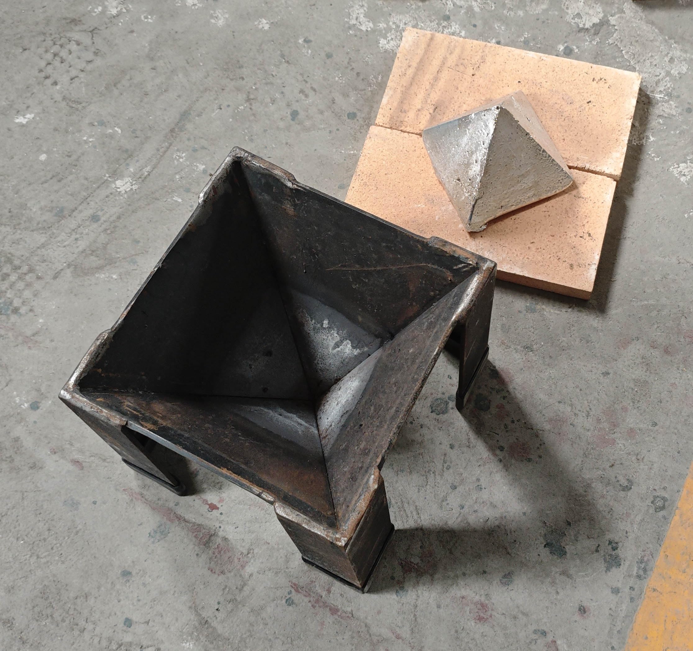 Extra große Metallschmelz-Barrenform – 16 kg Behälter aus geschmolzenem Messing – aus Stahl – 20,3 x 20,3 cm – Gießform zum Schmelzen von Gießereien