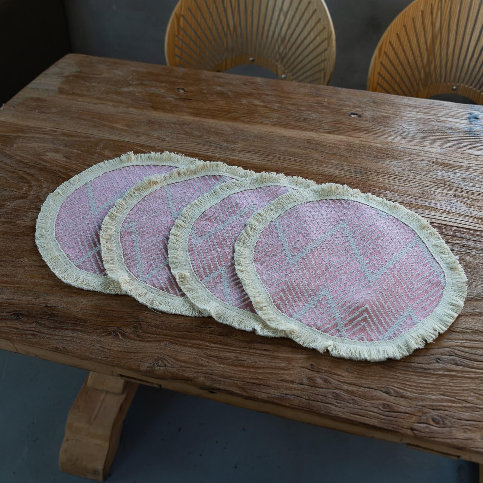 Placemat - Juego de 6 manteles individuales, diseño de rayas onduladas de color rosa y beige con borla de 30 cm para cocina y comedor