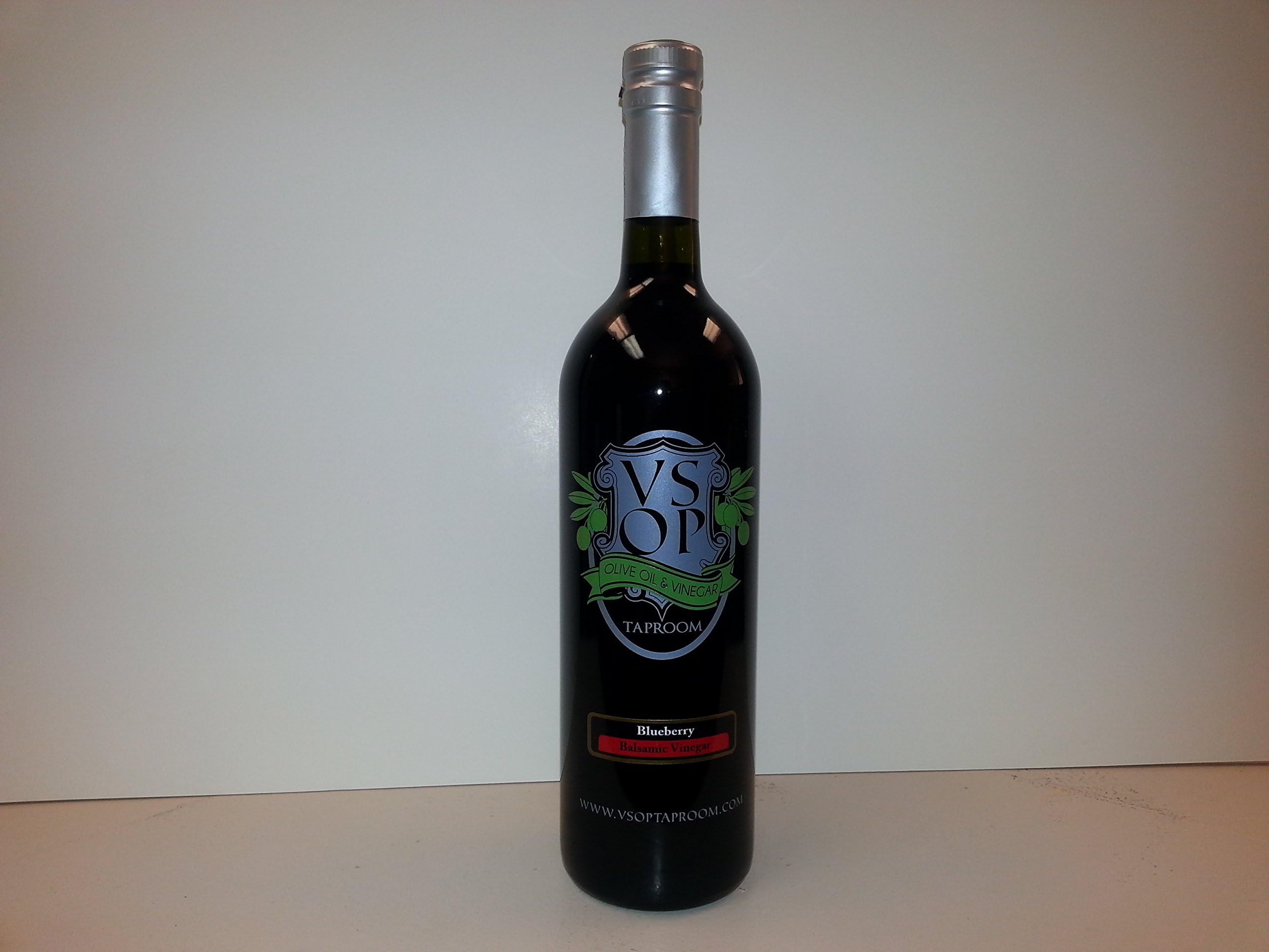 VSOP Wild Blueberry Aged Dark Balsamic Vinegar of Modena (750 ml / 25.36 oz)