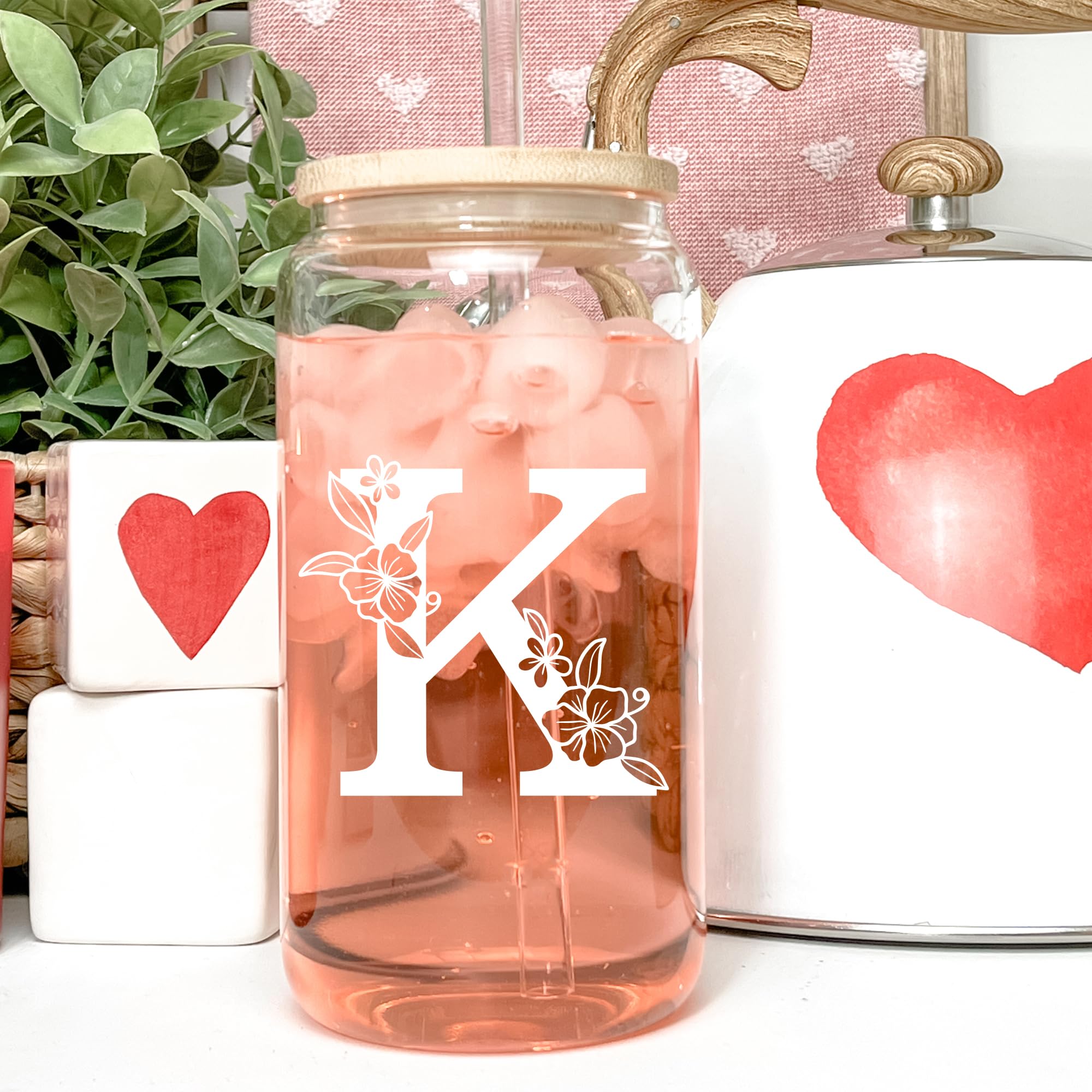 Vaso personalizado, vasos de vidrio con monograma con tapas de bambú y popotes, regalos personalizados para mujeres, vasos de café helado con inicial de bonito diseño, taza de letra personalizada,