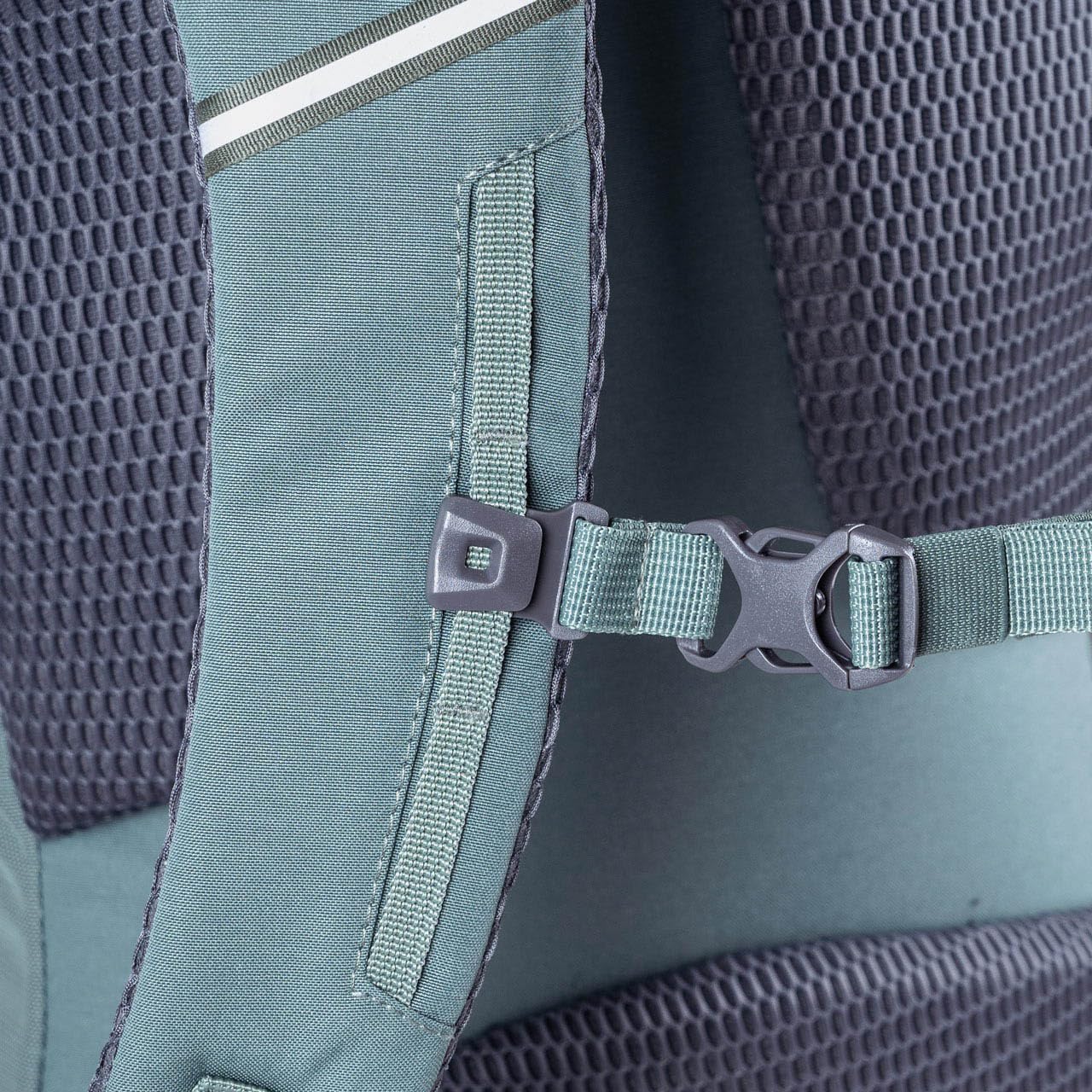 Alpinus - Wanderrucksack Grenoble 25 L, Rucksack Sport und Outdoor, Stadtrucksack Große Hauptkammer, Robustes Material, Backpacking Ergonomisch Geformte, Trekkingrucksack - Salbeifarben