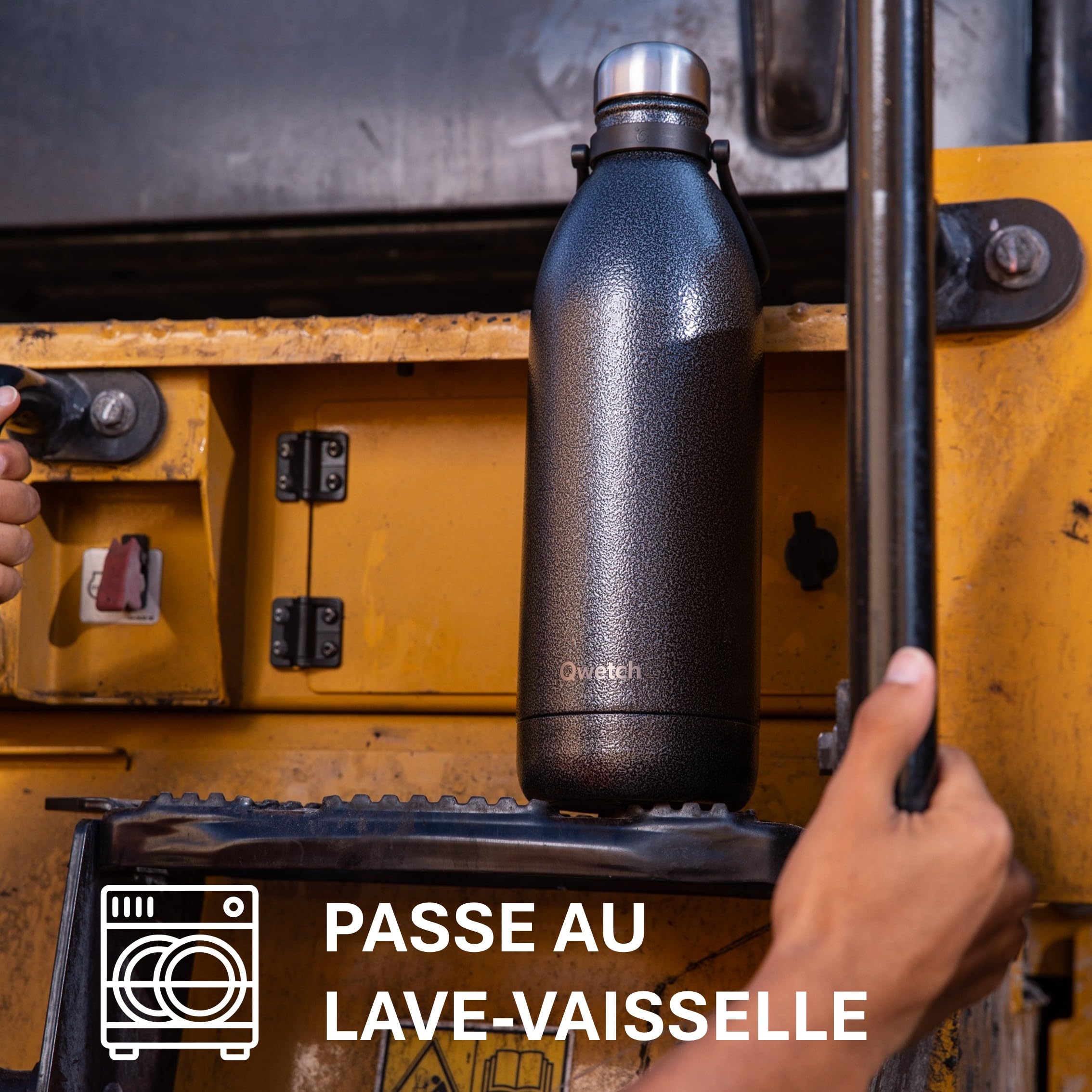 Qwetch - Bouteille Isotherme TITAN ROC 2L Blue Navy - Ultra Résistante avec Revêtement Anti-Rayures - 48h Froid / 16h Chaud - Étanche, Lavable au Lave-Vaisselle - Gourde Inox avec Poignée