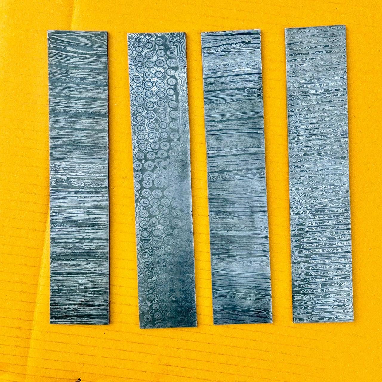 Chilgoza Lama vuota fatta a mano in acciaio inox damasco per la creazione di coltelli, creazione di gioielli, posate su 256 strati, 254 x 38 x 4,0 mm (goccia di pioggia)