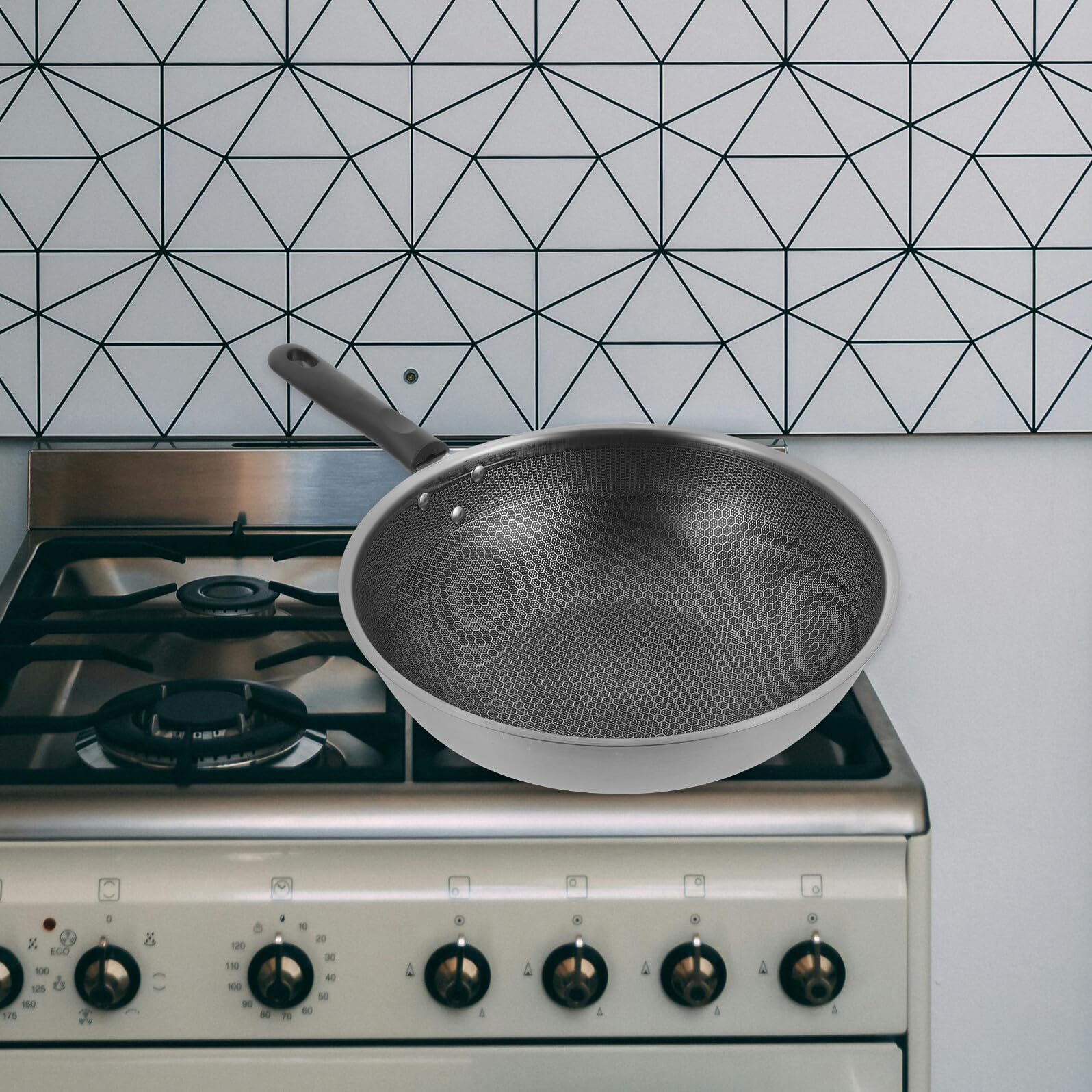 Padella in Acciaio 32 CM a Nido D’Ape Antiaderente Manico Ergonomico in Bachelite Leggera e Resistente per Uso Domestico su Piani Cottura Gas Elettrici e Induzione