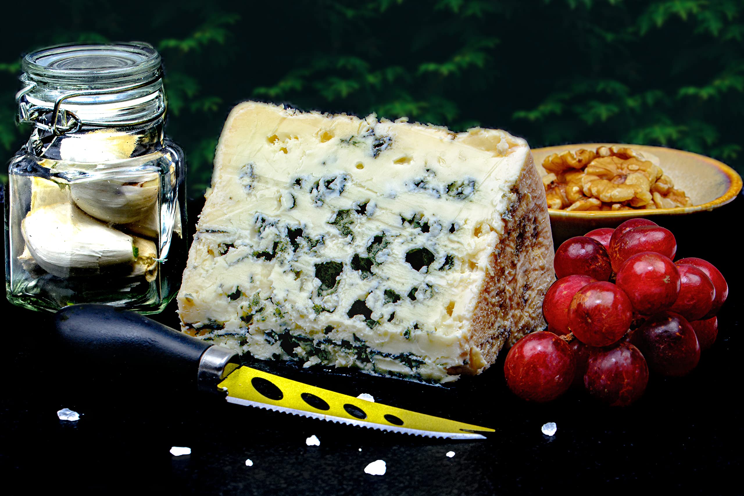 Roquefort Papillon Edelschmimmelkäse AOP - 1x 1,25KG - französischer Blauschimmelkäse 150 Tage gereifter Schafs-Käse, exquisiter Käse würzig-kräftig im Geschmack mit cremiger Textur