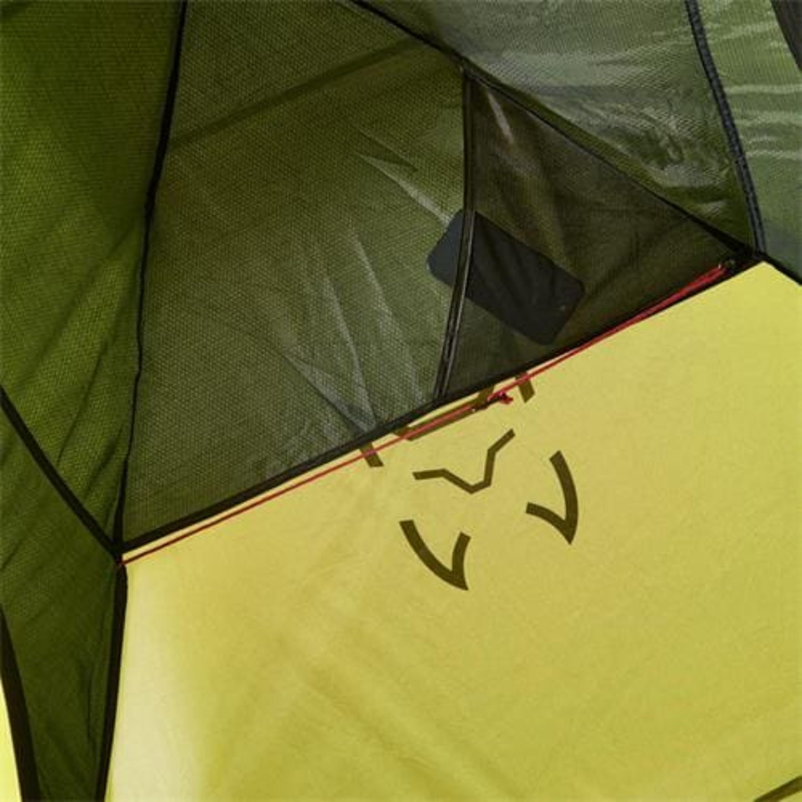 Tienda igloo para 3 estaciones con capacidad para 4 personas C: GOLDEN LIMA T: U