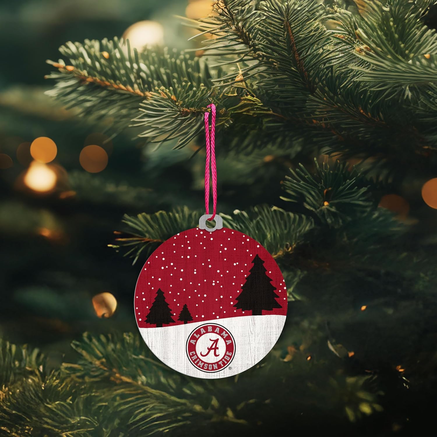Fan Creations NCAA Alabama Crimson Tide Snow Scene Ornament – 3.5″ Rustic MDF Christmas Tree Decoration - Image 3